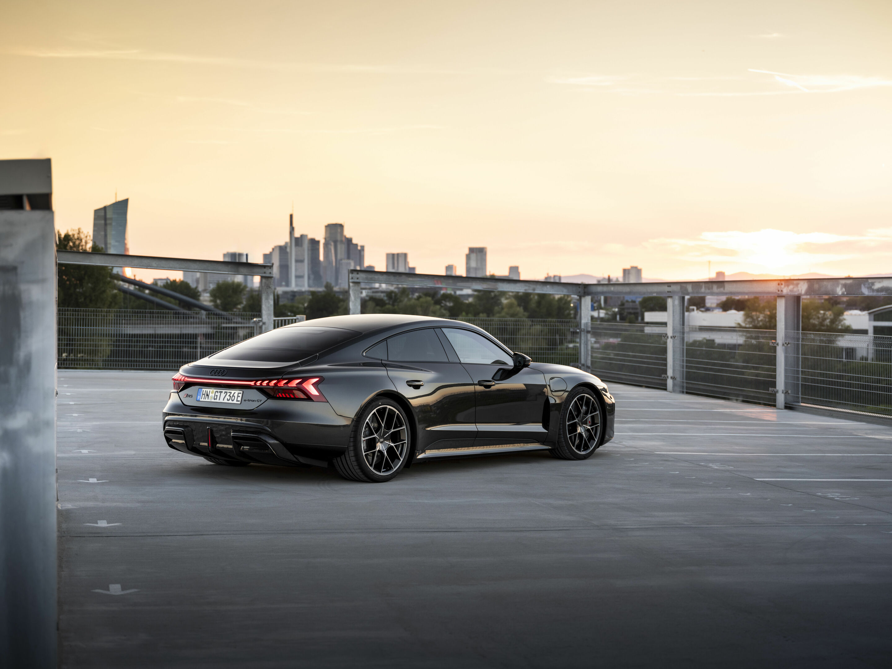 Audi RS e-tron GT performance - Standaufnahme,
Farbe: Arabicagrau Metallic, Individuallackierung Audi exclusive