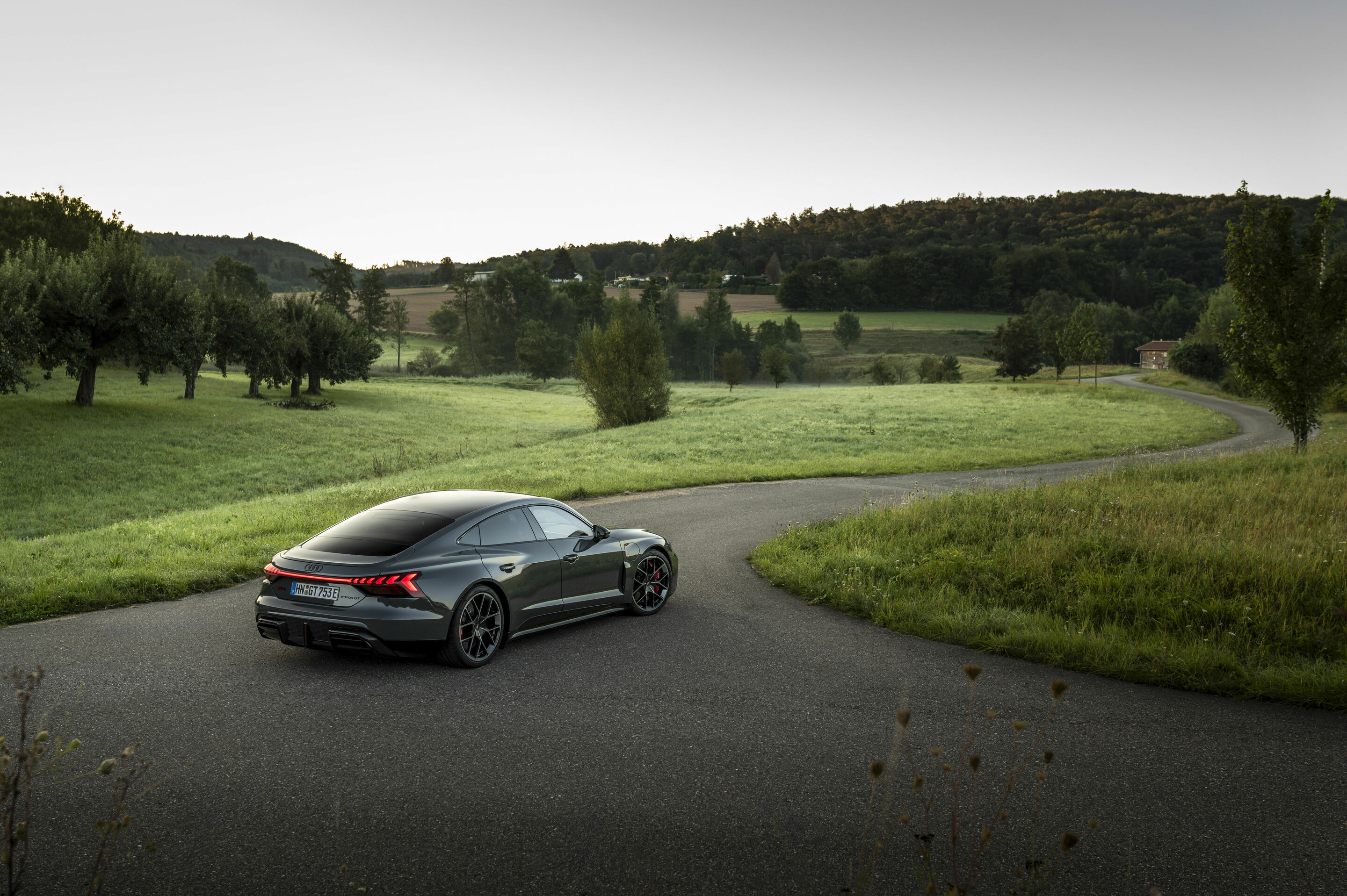 Audi RS e-tron GT - Standaufnahme,
Farbe: Nimbusgrau Perleffekt
