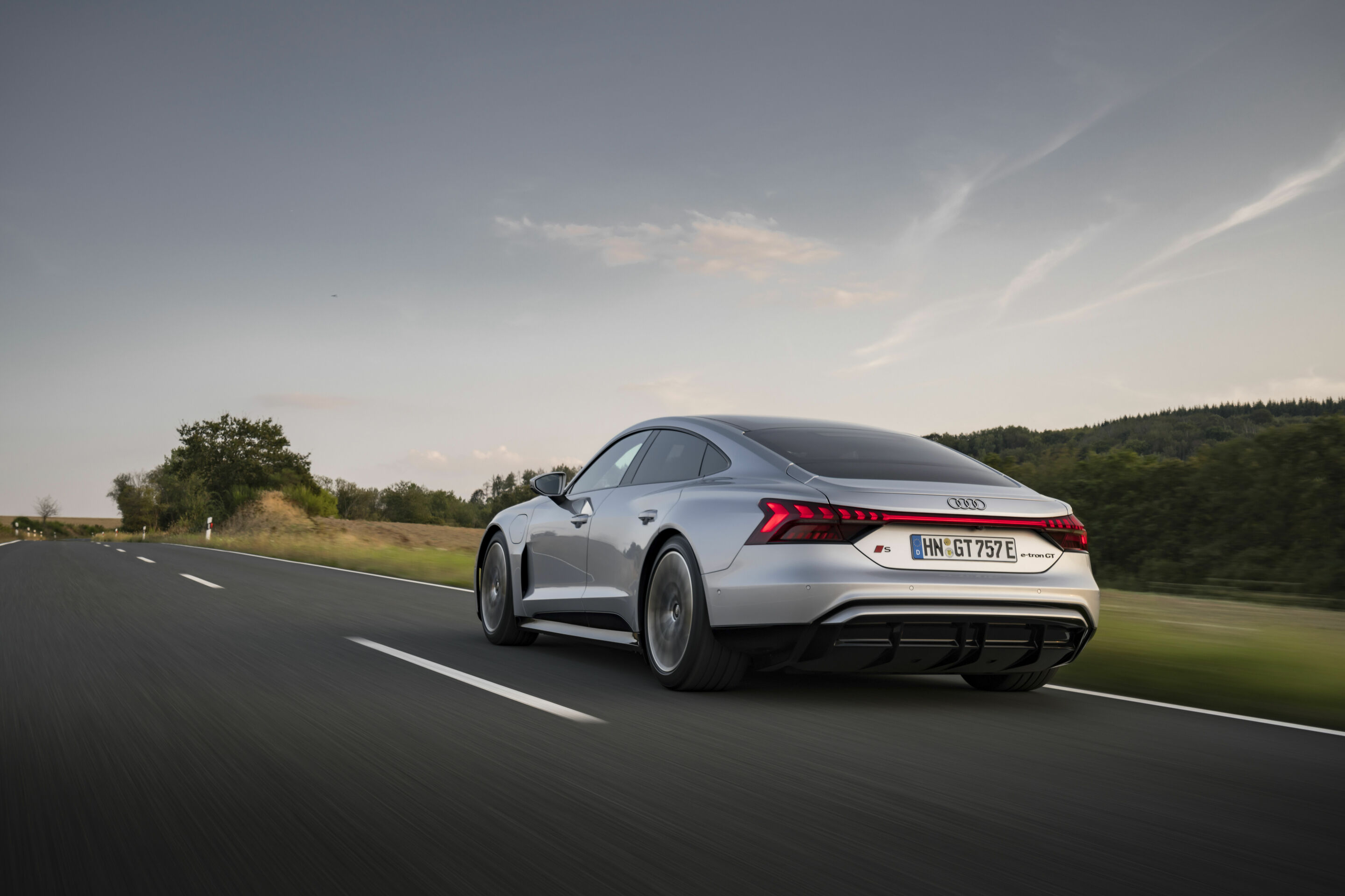 Audi S e-tron GT - Fahraufnahme,
Farbe: Florettsilber Metallic