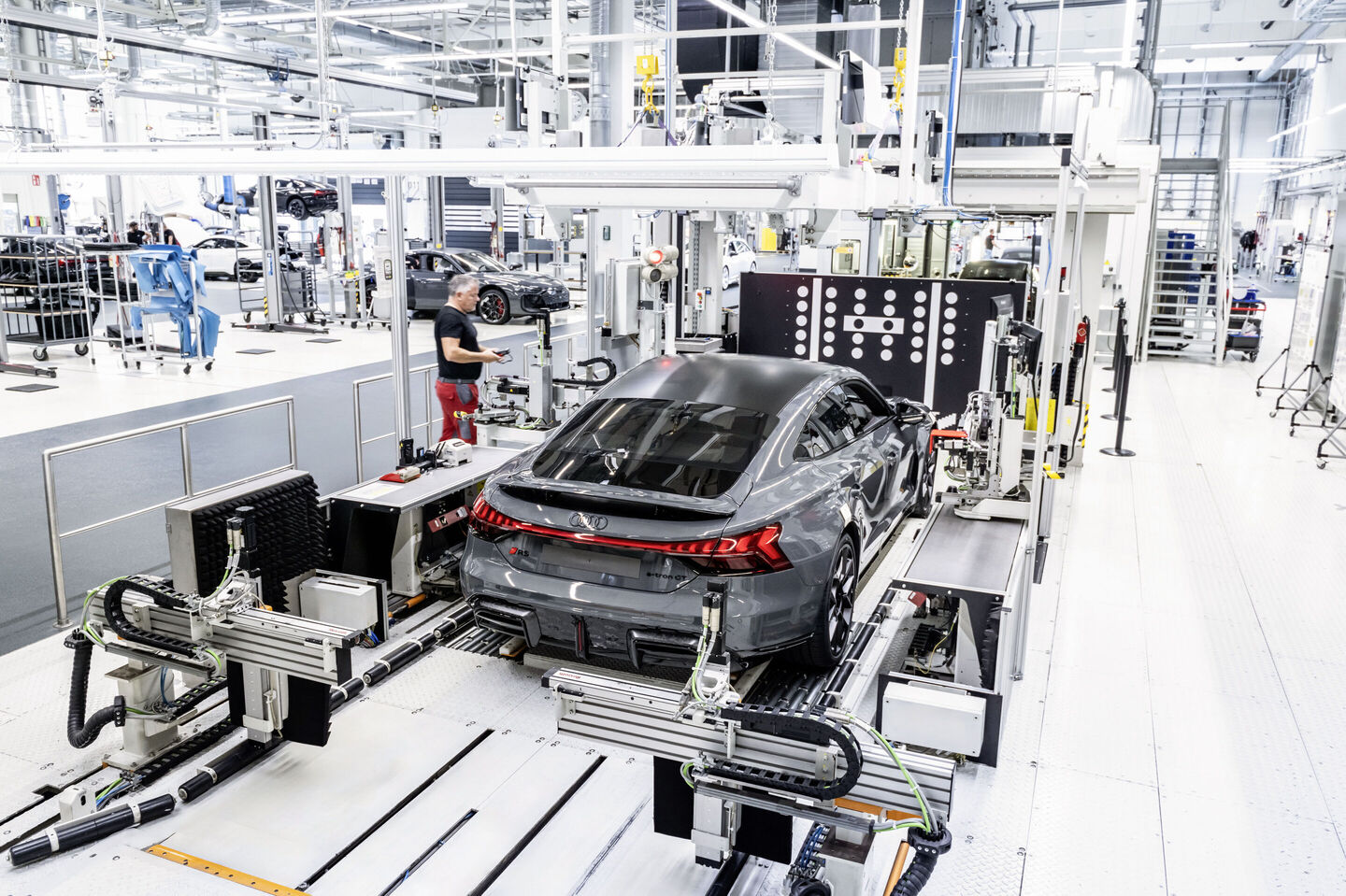 Audi RS e-tron GT performance, Audi e-tron GT - The Audi e-tron GT is finished at Böllinger Höfe.