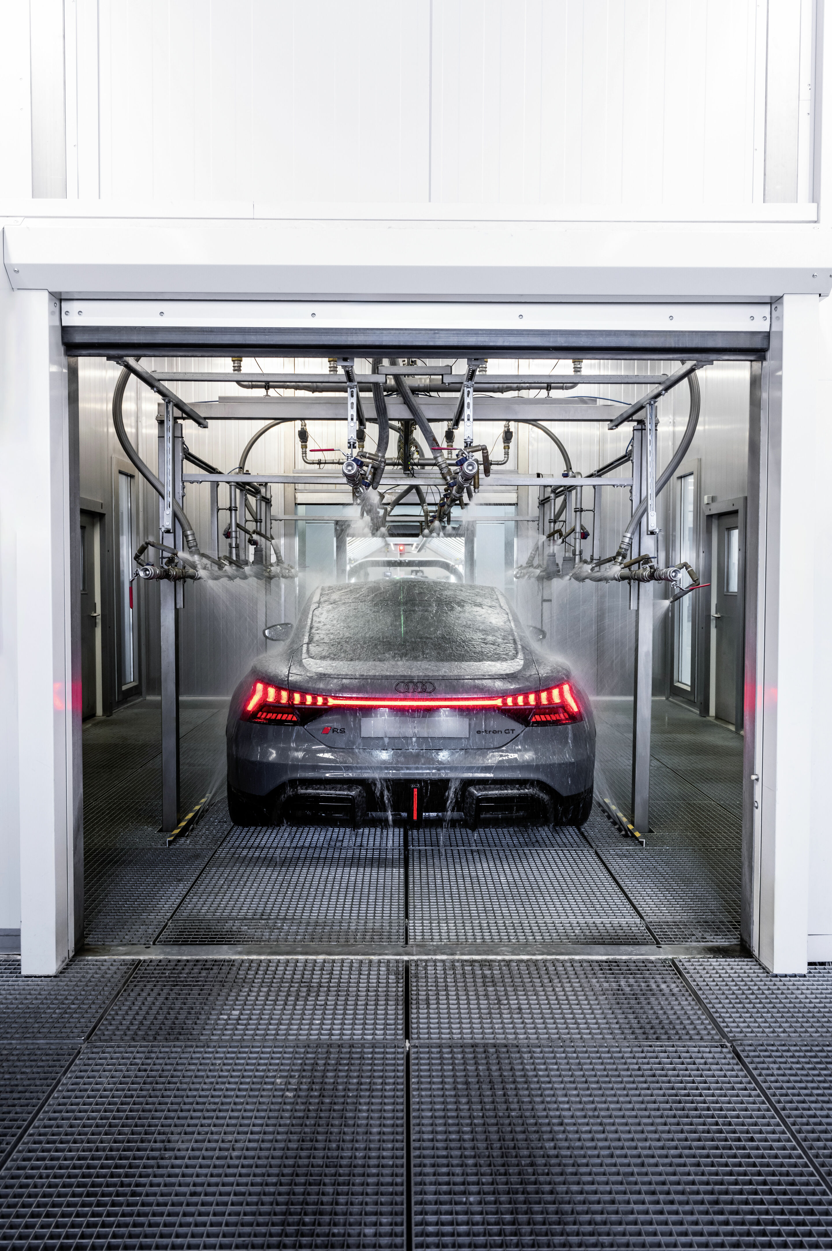 Audi e-tron GT - Finish des Audi e-tron GT in den Böllinger Höfen.