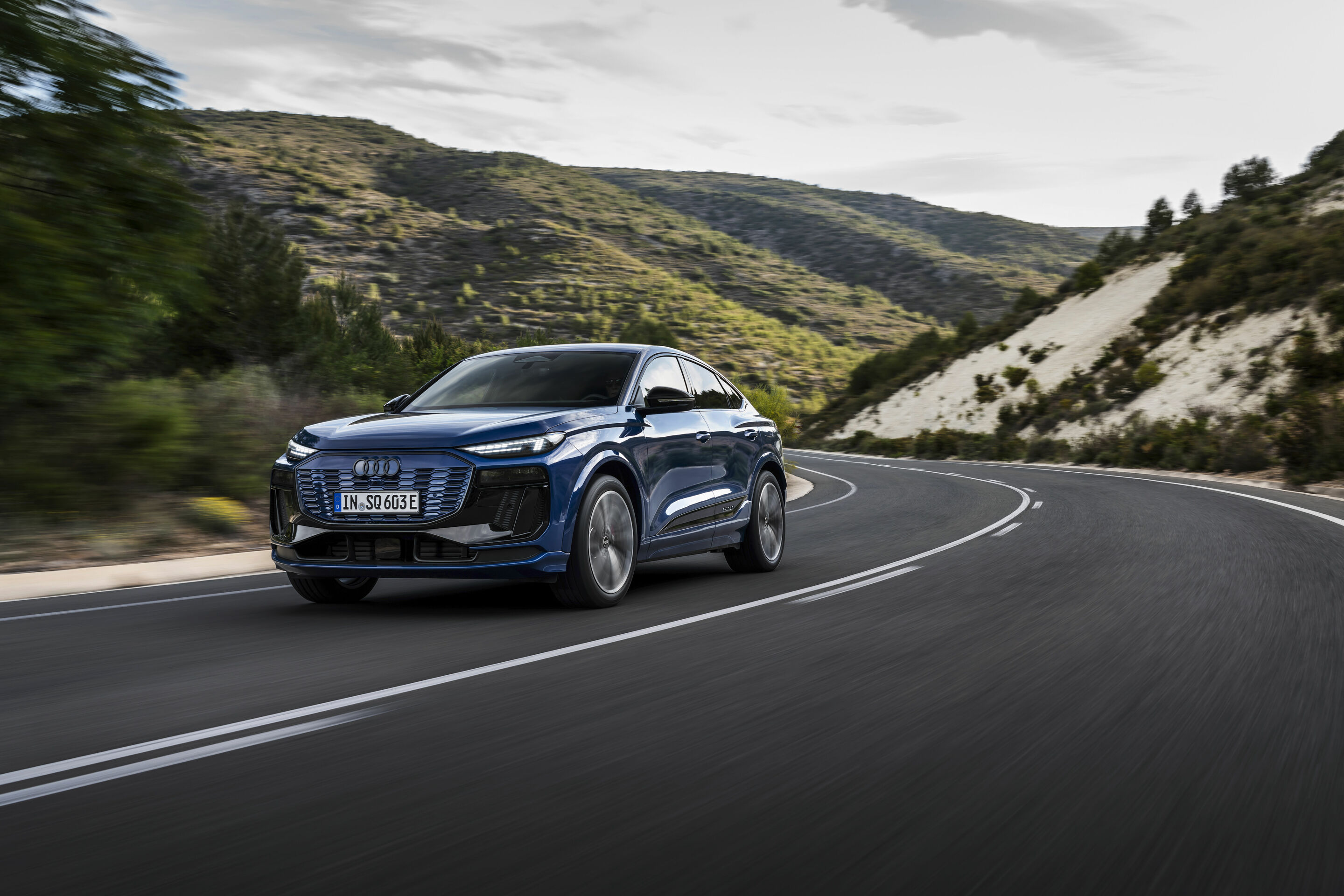 Audi SQ6 Sportback e-tron - Dynamic photo,
Colour: Ascari blue metallic