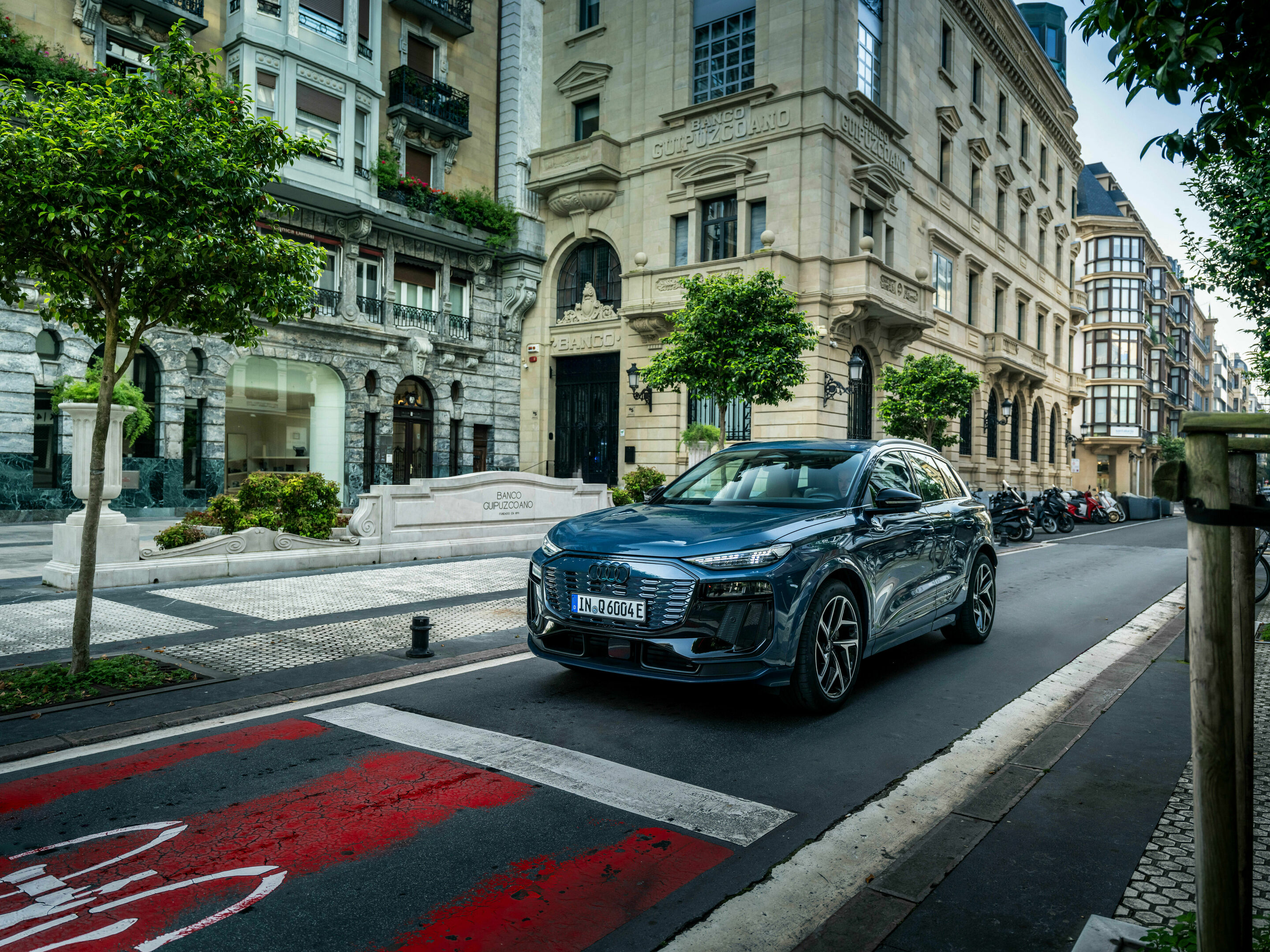 Top-Note für den Audi Q6 e-tron in puncto Sicherheit - Der Audi Q6 e-tron glänzt mit der Bestnote „Fünf Sterne“ und „Best in Class“ bei der Kindersicherheit im Test von Euro NCAP.