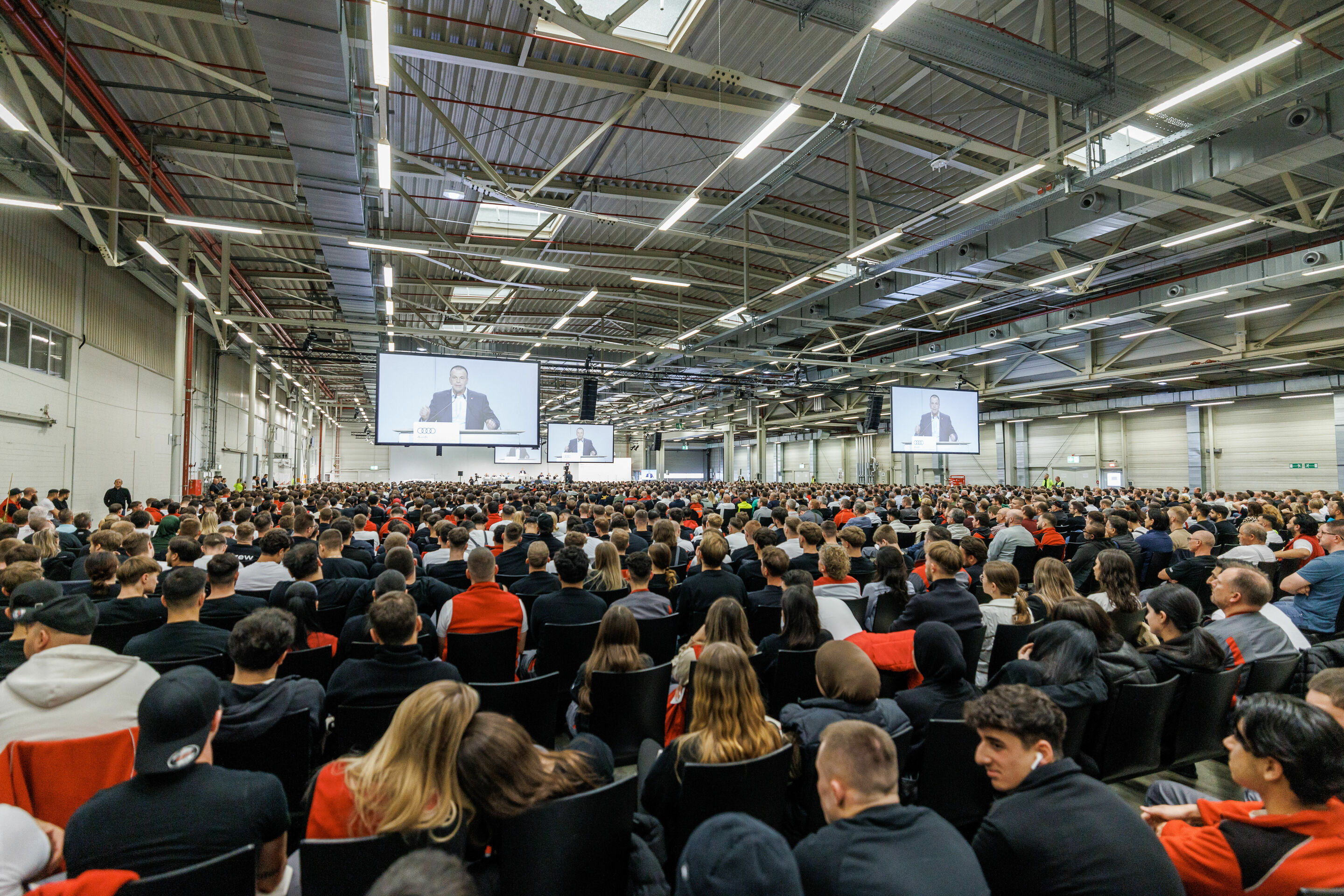 Betriebsversammlung Neckarsulm: Verlässliche Strategie statt Sparprogramm gefordert - Betriebsversammlung Neckarsulm: Verlässliche Strategie statt Sparprogramm gefordert