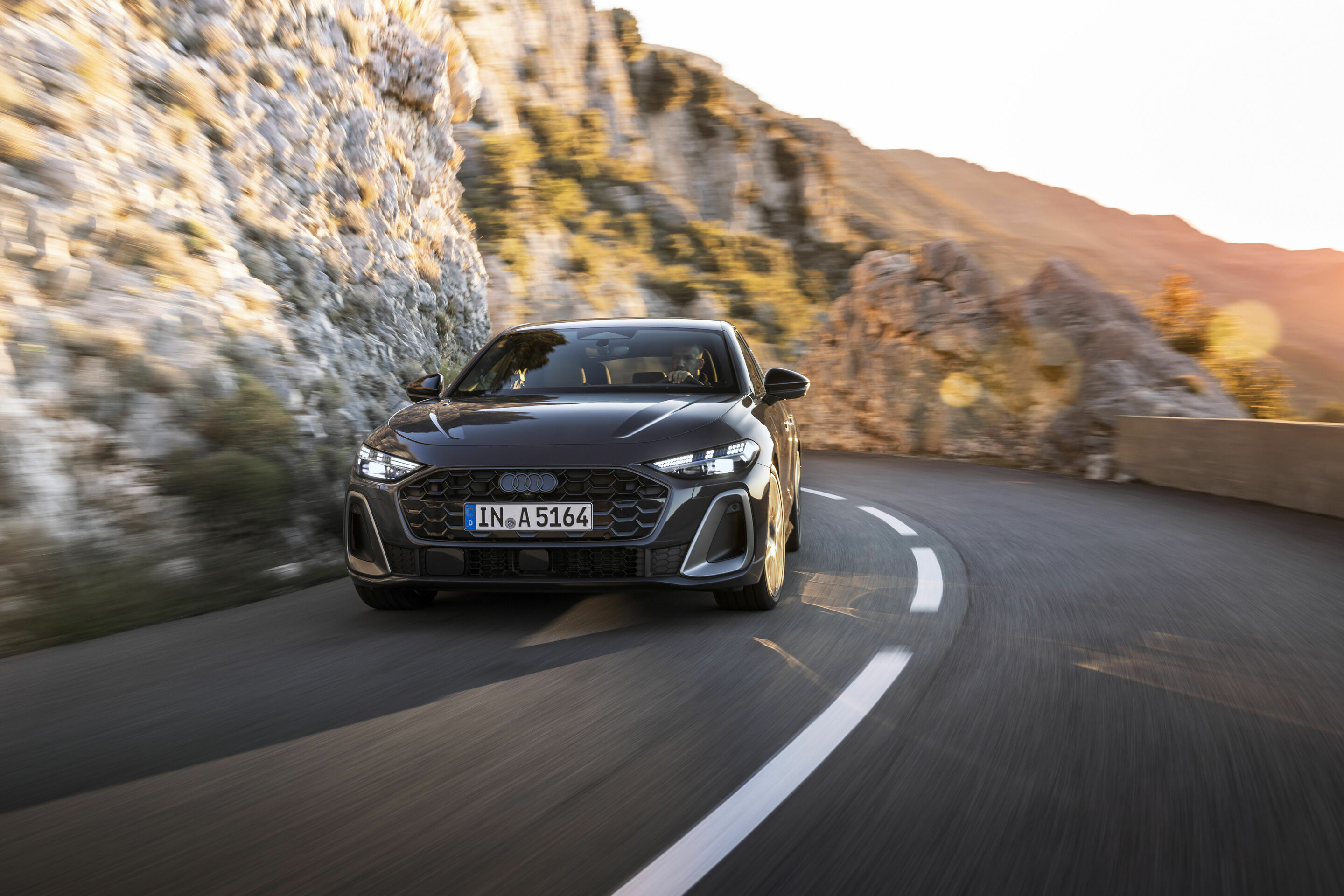 Audi A5 Limousine - Fahraufnahme,
Farbe: Magnetgrau