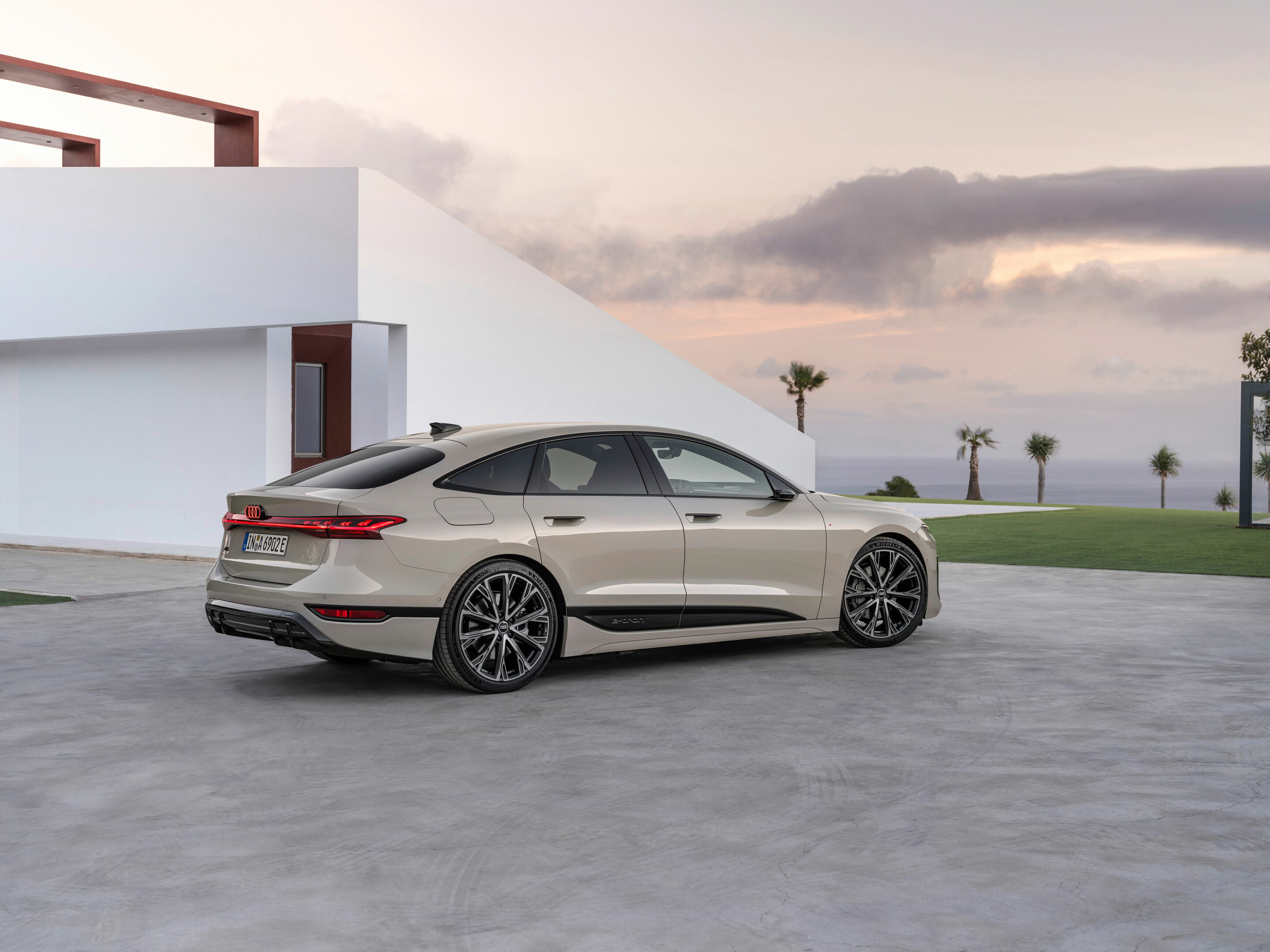Audi A6 Sportback e-tron - Standaufnahme,
Farbe: Siambeige Metallic