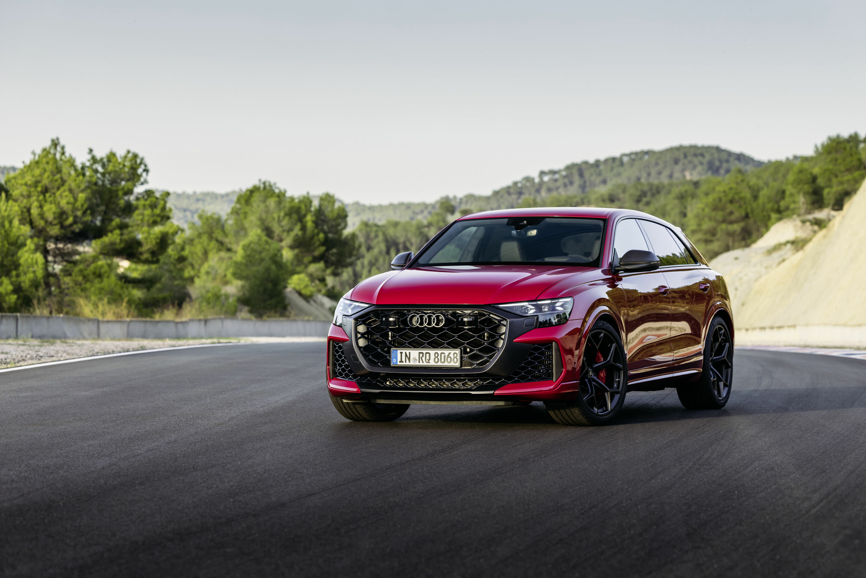 Audi RS Q8 performance - Standaufnahme,
Farbe: Chilirot Metallic