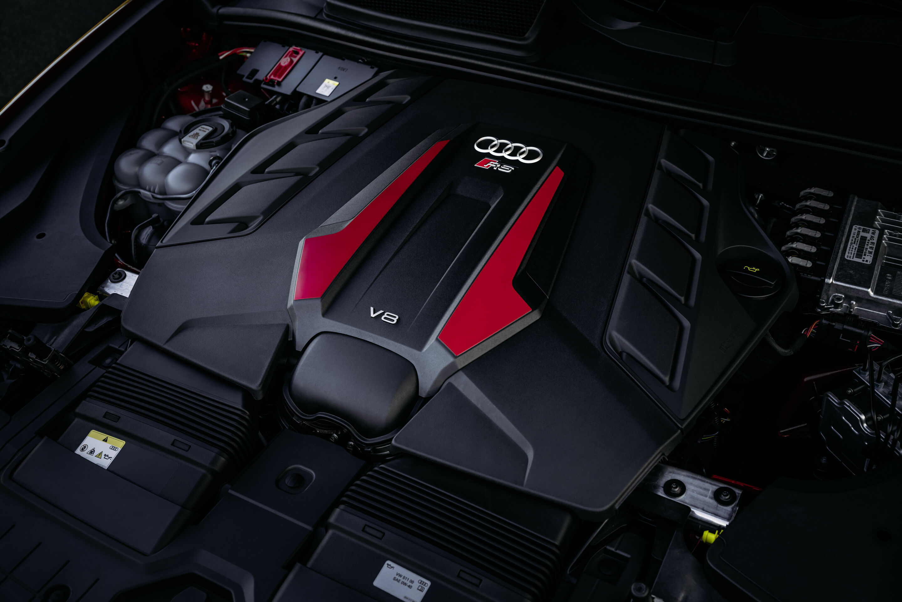Audi RS Q8 performance - Der Vierliter-Biturbo-V8 ist mit 471 kW (640 PS) und 850 Newtonmeter Drehmoment das stärkste in Serie gefertigte Verbrennungsmotor in der Geschichte von Audi.