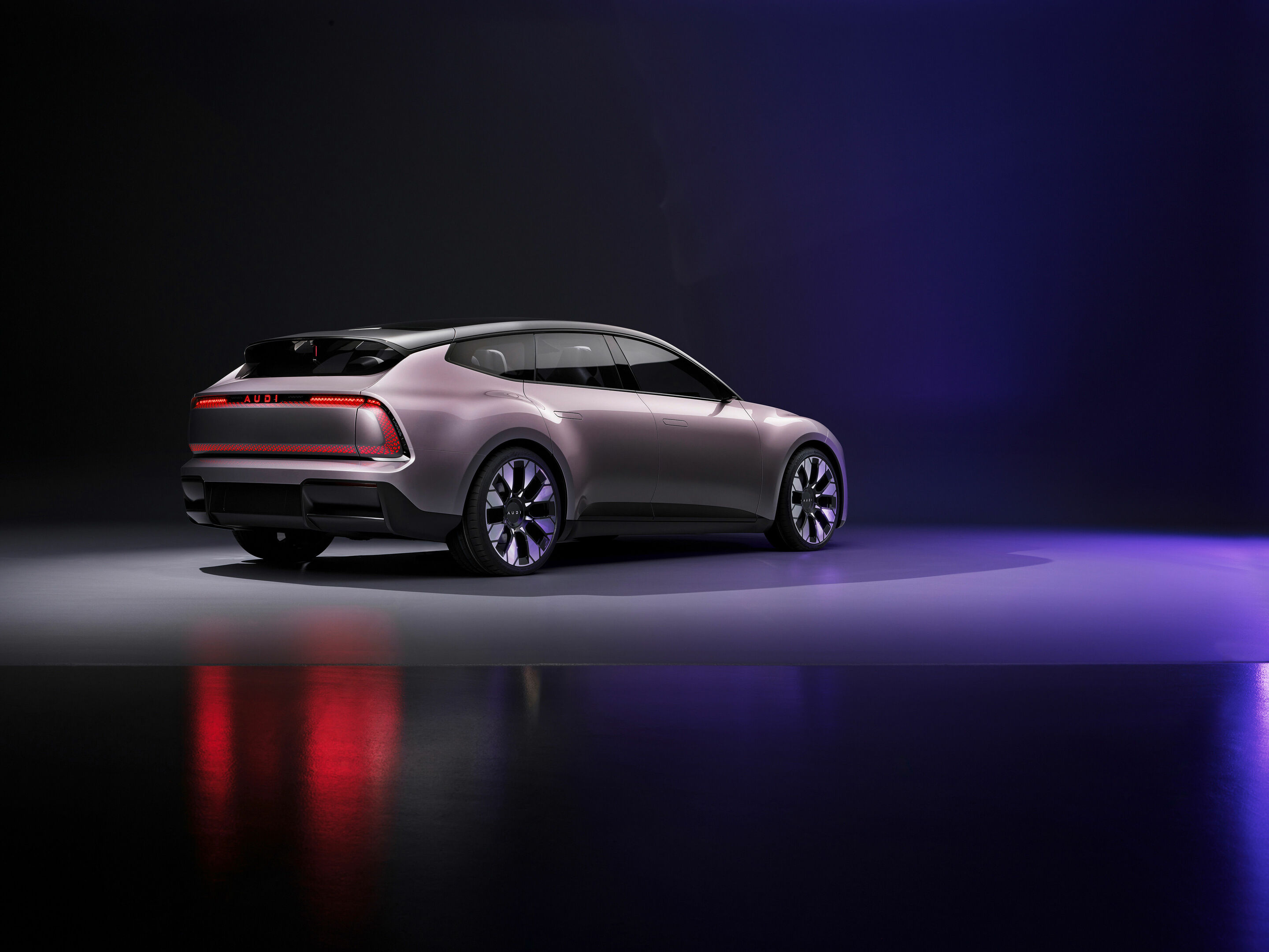 AUDI E concept - Standaufnahme, 
Farbe: Morning Haze