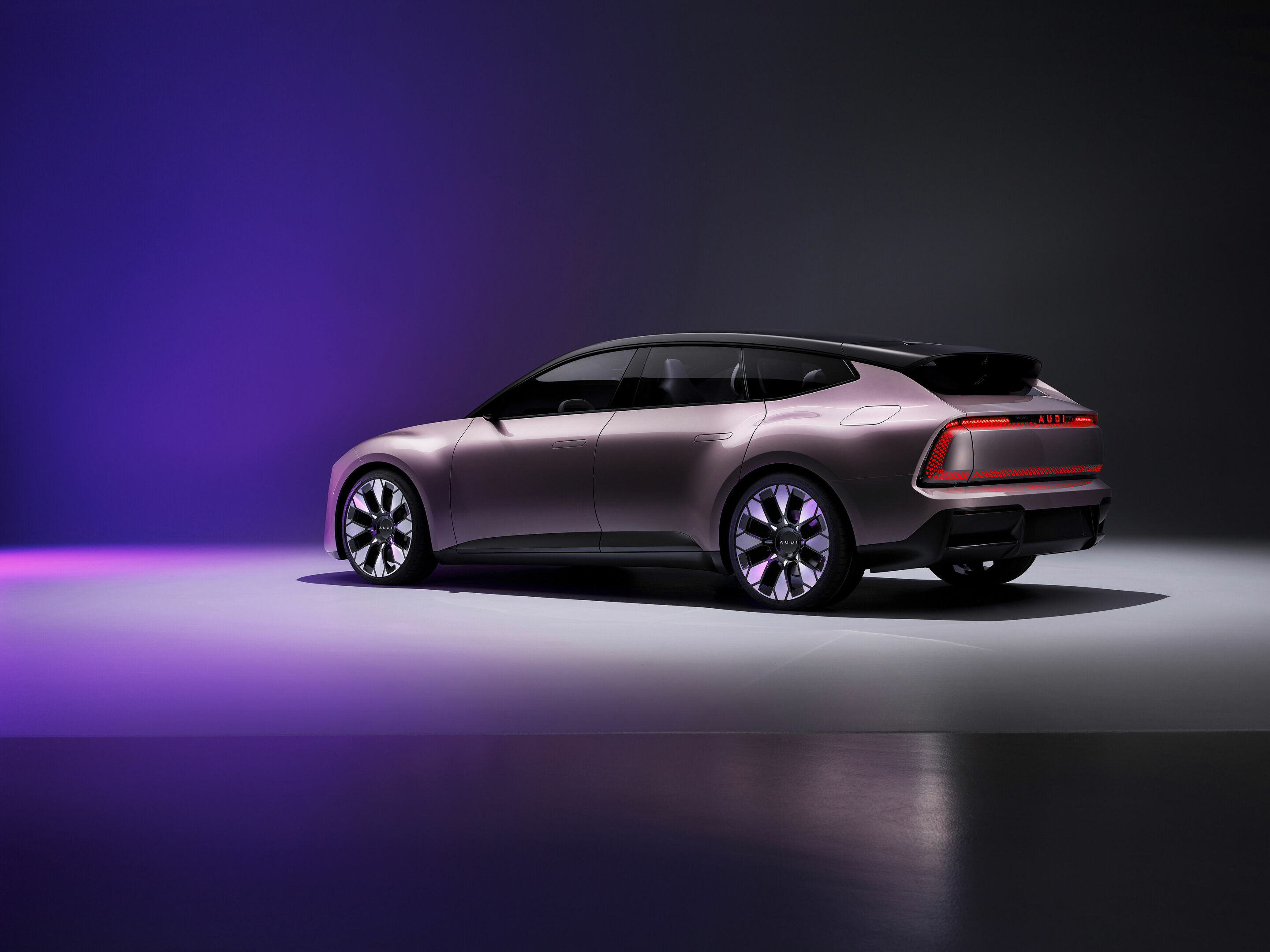 AUDI E concept - Standaufnahme, 
Farbe: Morning Haze