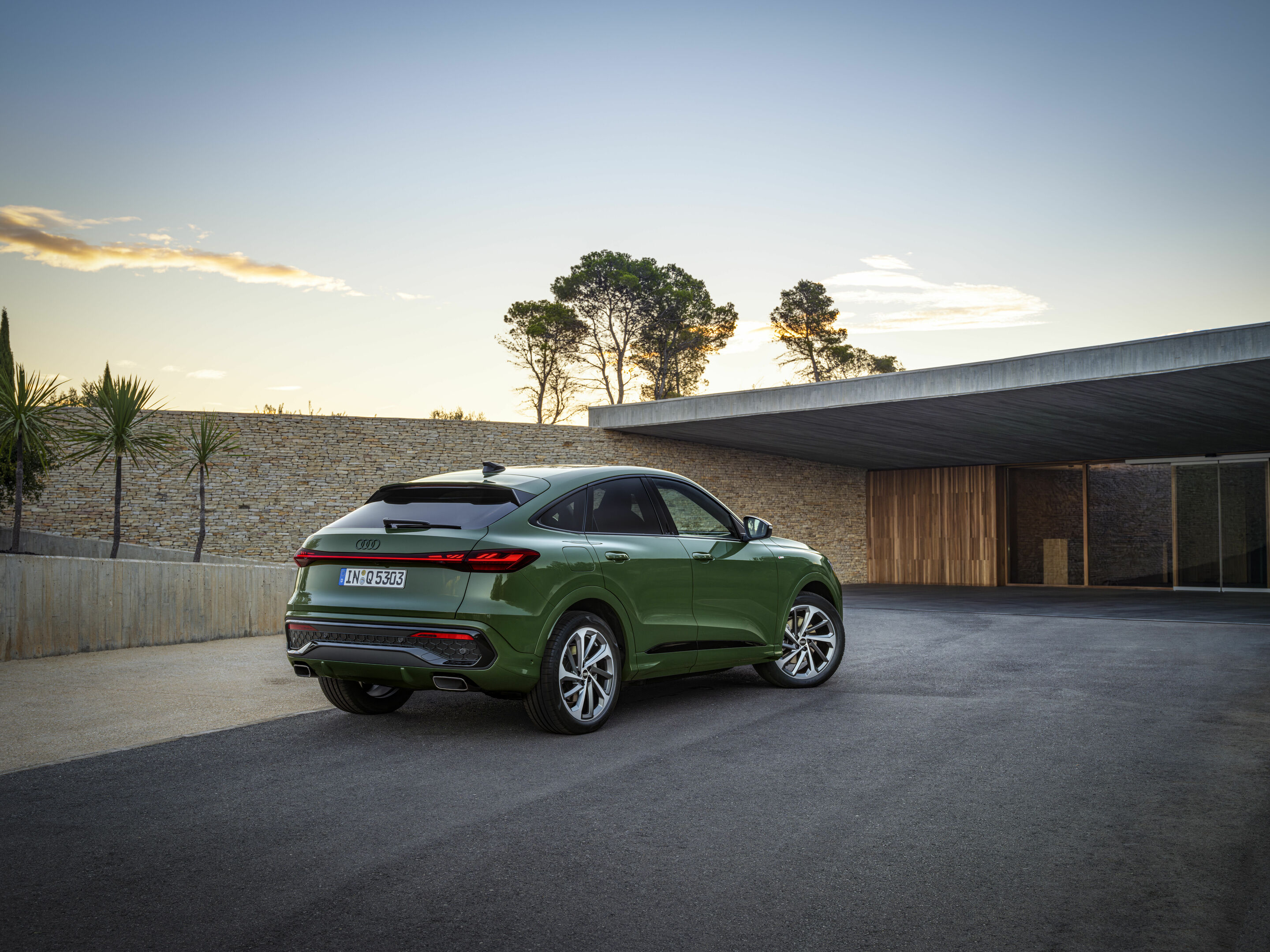 Audi Q5 Sportback - Standaufnahme,
Farbe: Distriktgrün Metallic