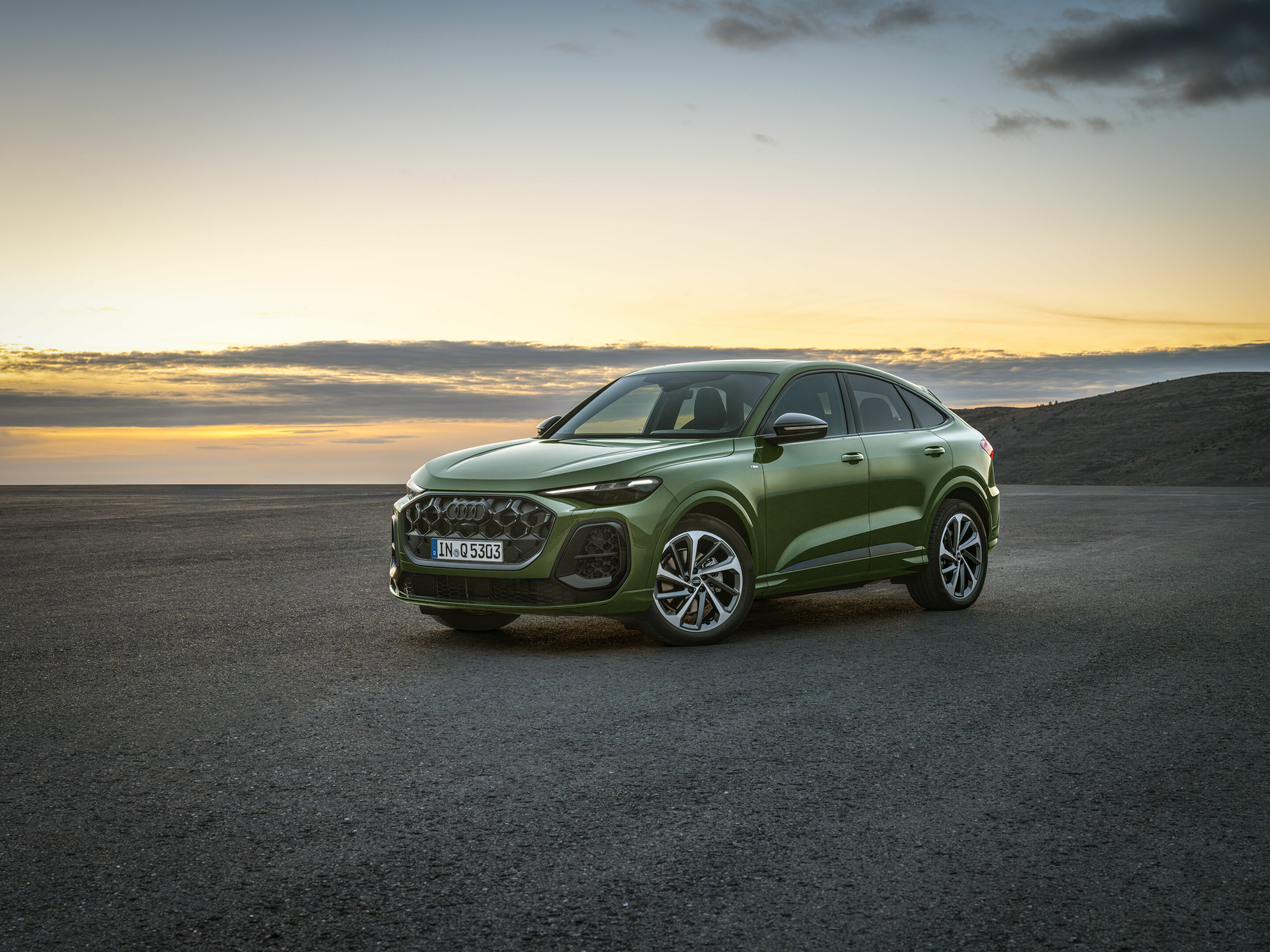 Audi Q5 Sportback - Standaufnahme,
Farbe: Distriktgrün Metallic