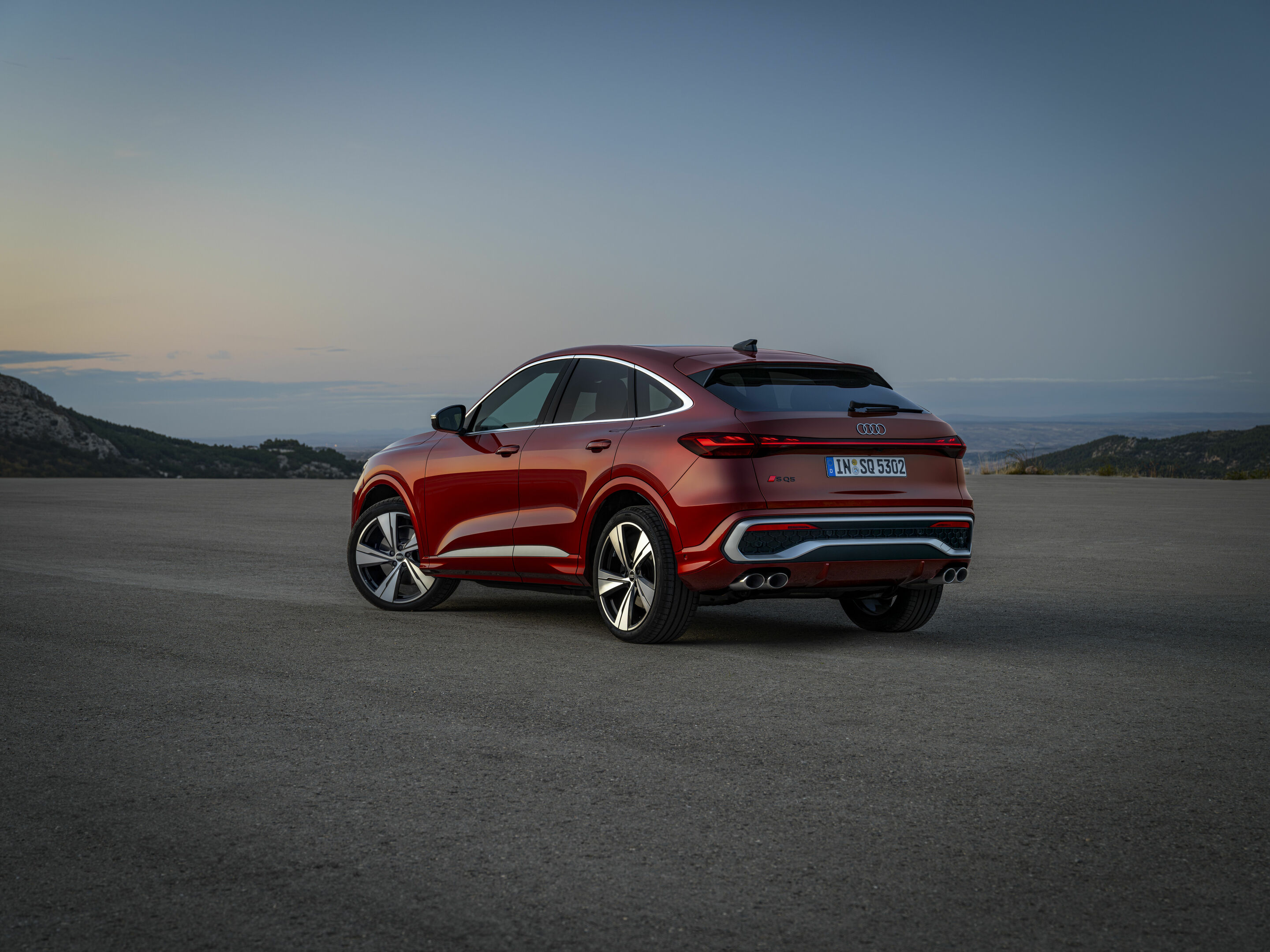 Audi SQ5 Sportback - Static photo,
Colour: Grenadine red metallic