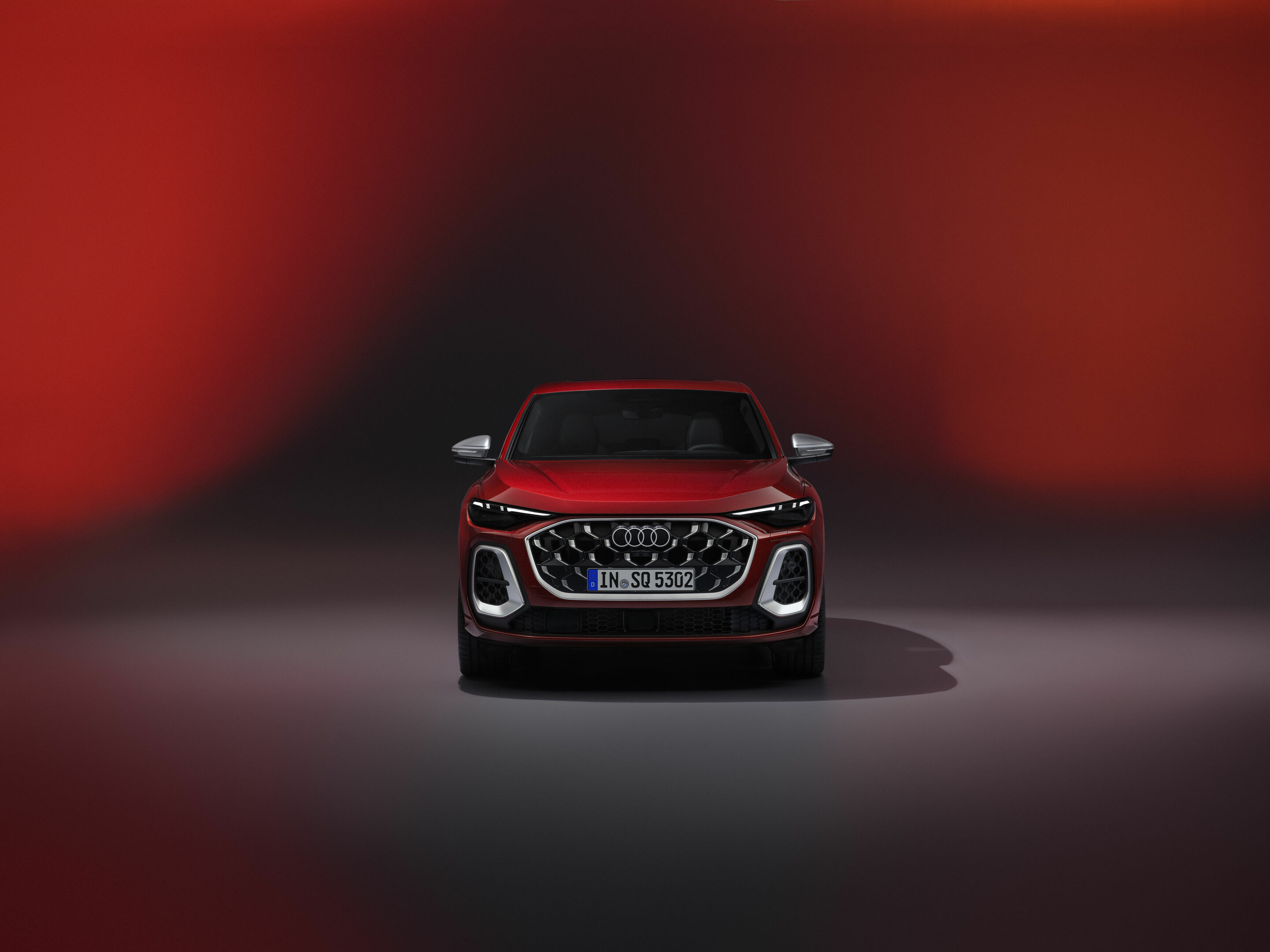 Audi SQ5 Sportback - Standaufnahme,
Farbe: Grenadinrot Metallic