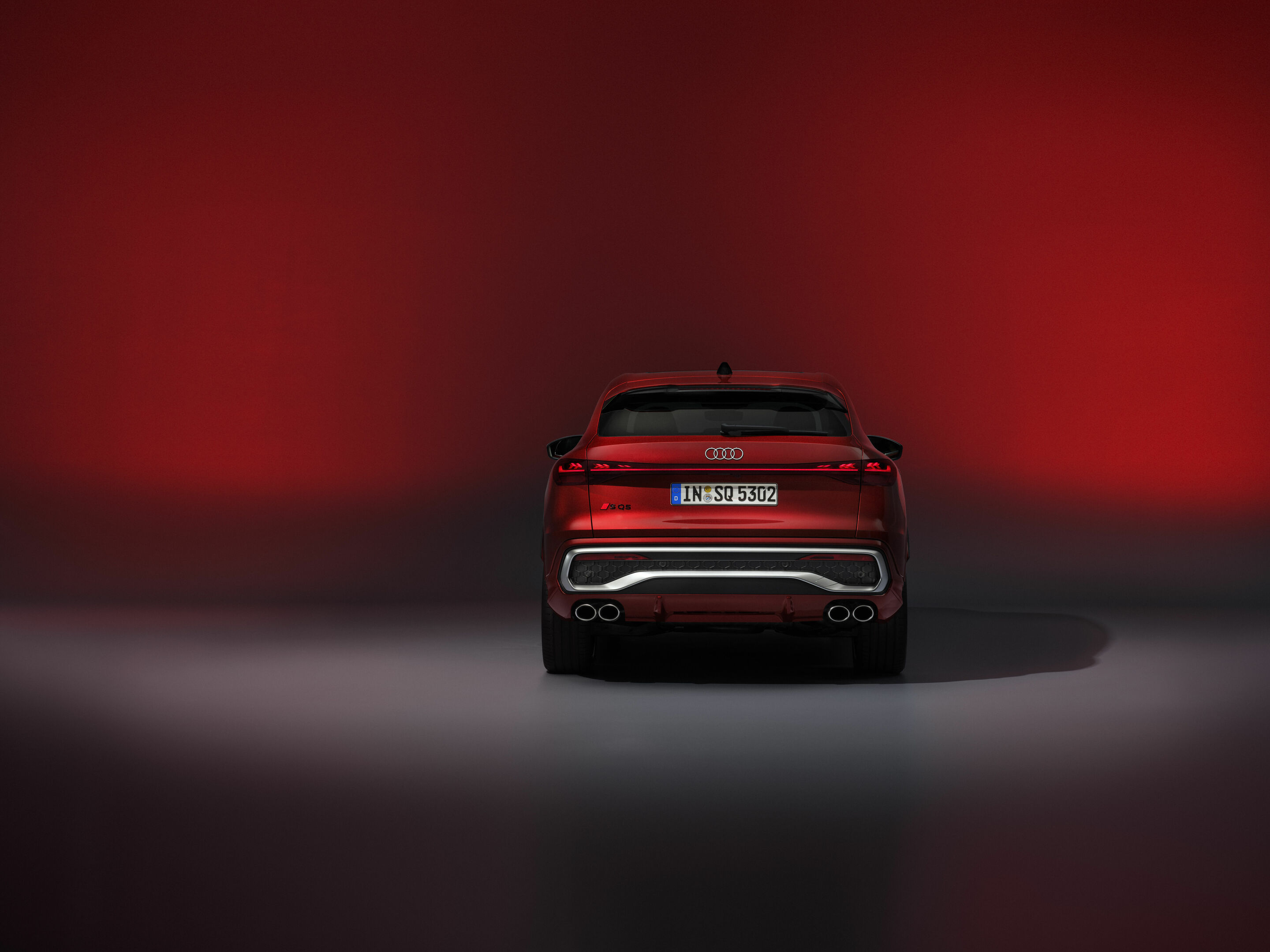 Audi SQ5 Sportback - Standaufnahme,
Farbe: Grenadinrot Metallic
