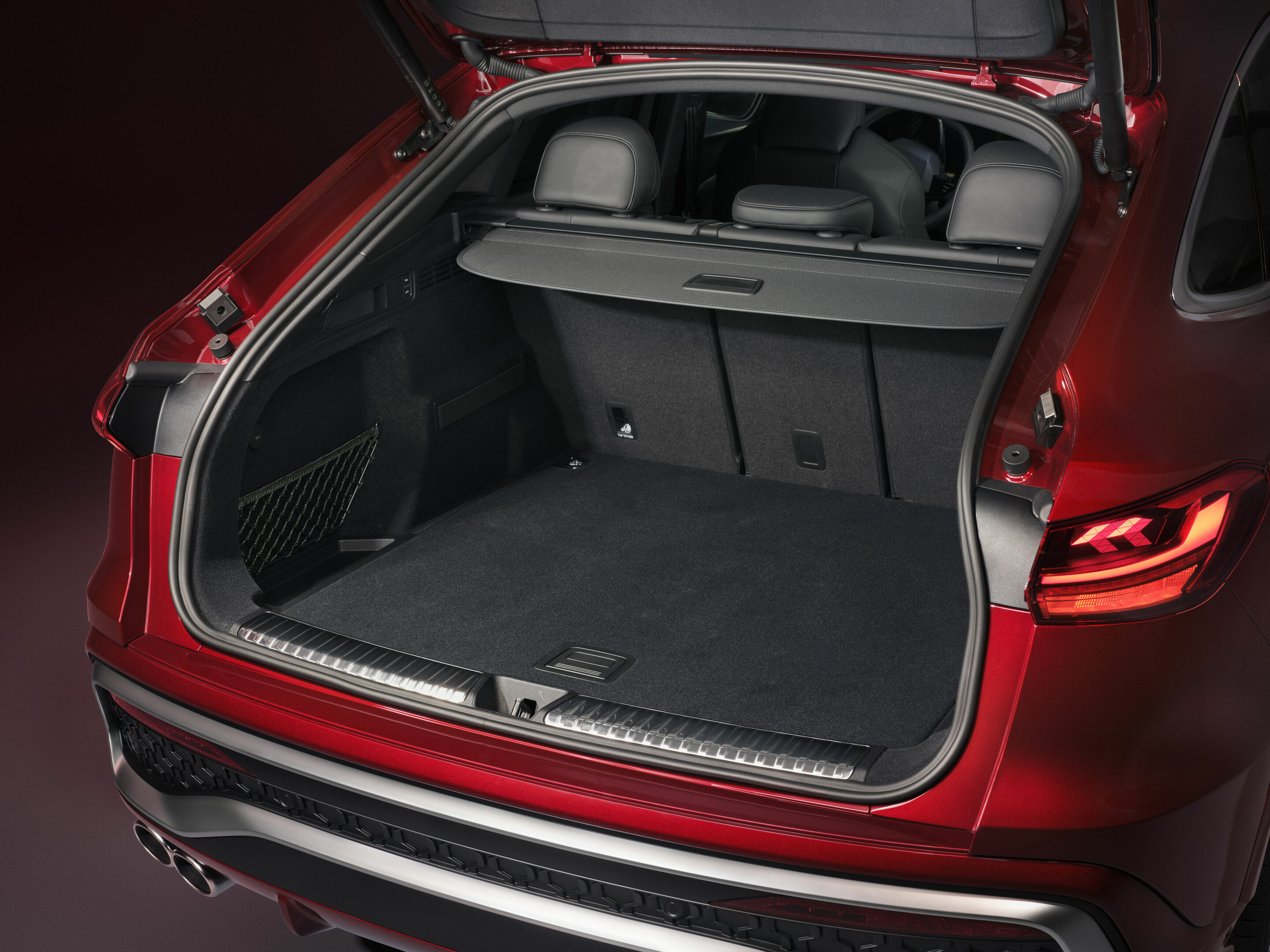 Audi SQ5 Sportback - Gepäckraum,
Farbe: Grenadinrot Metallic