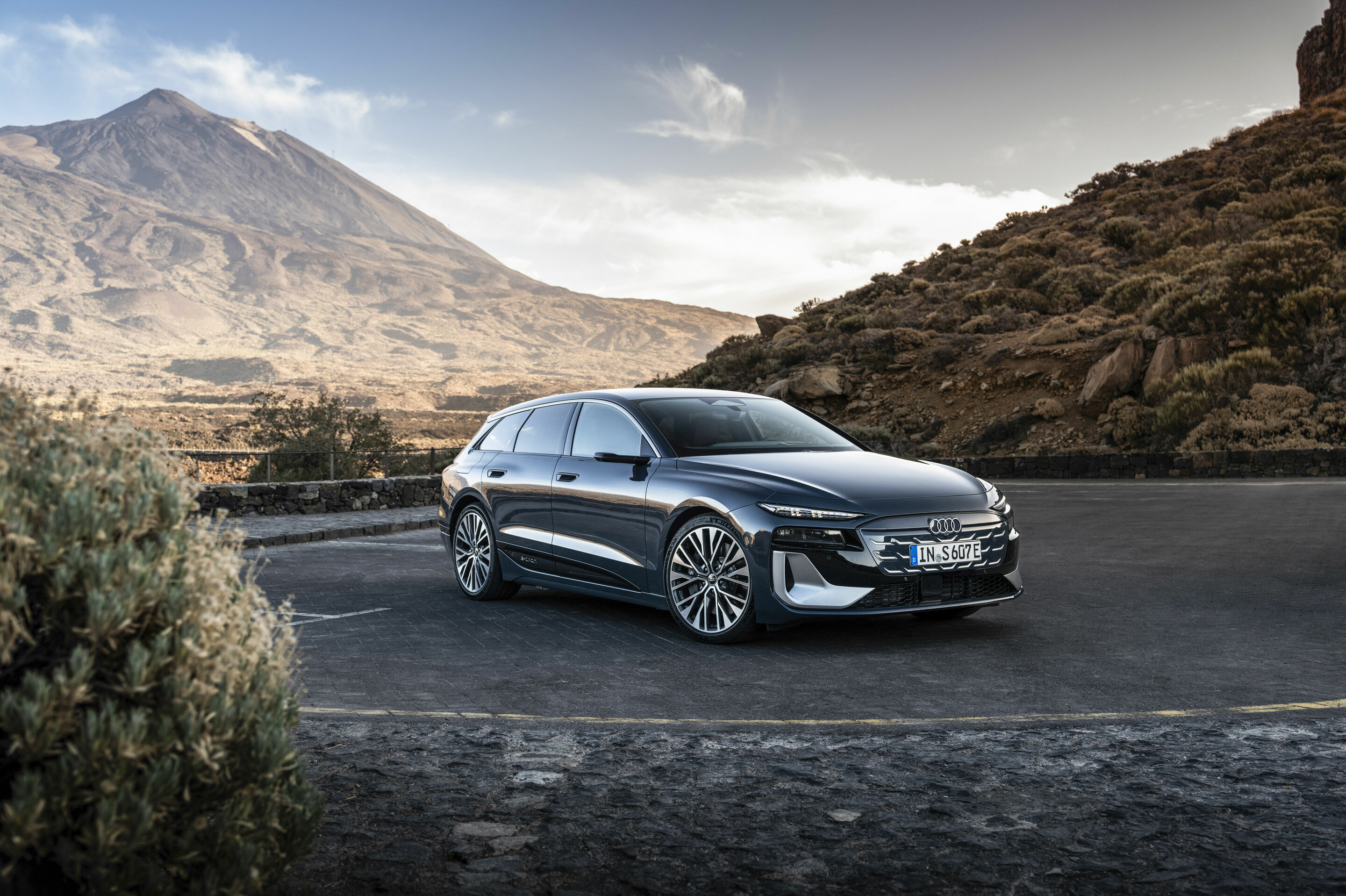 Audi S6 Avant e-tron - Standaufnahme,
Farbe: Plasmablau Metallic