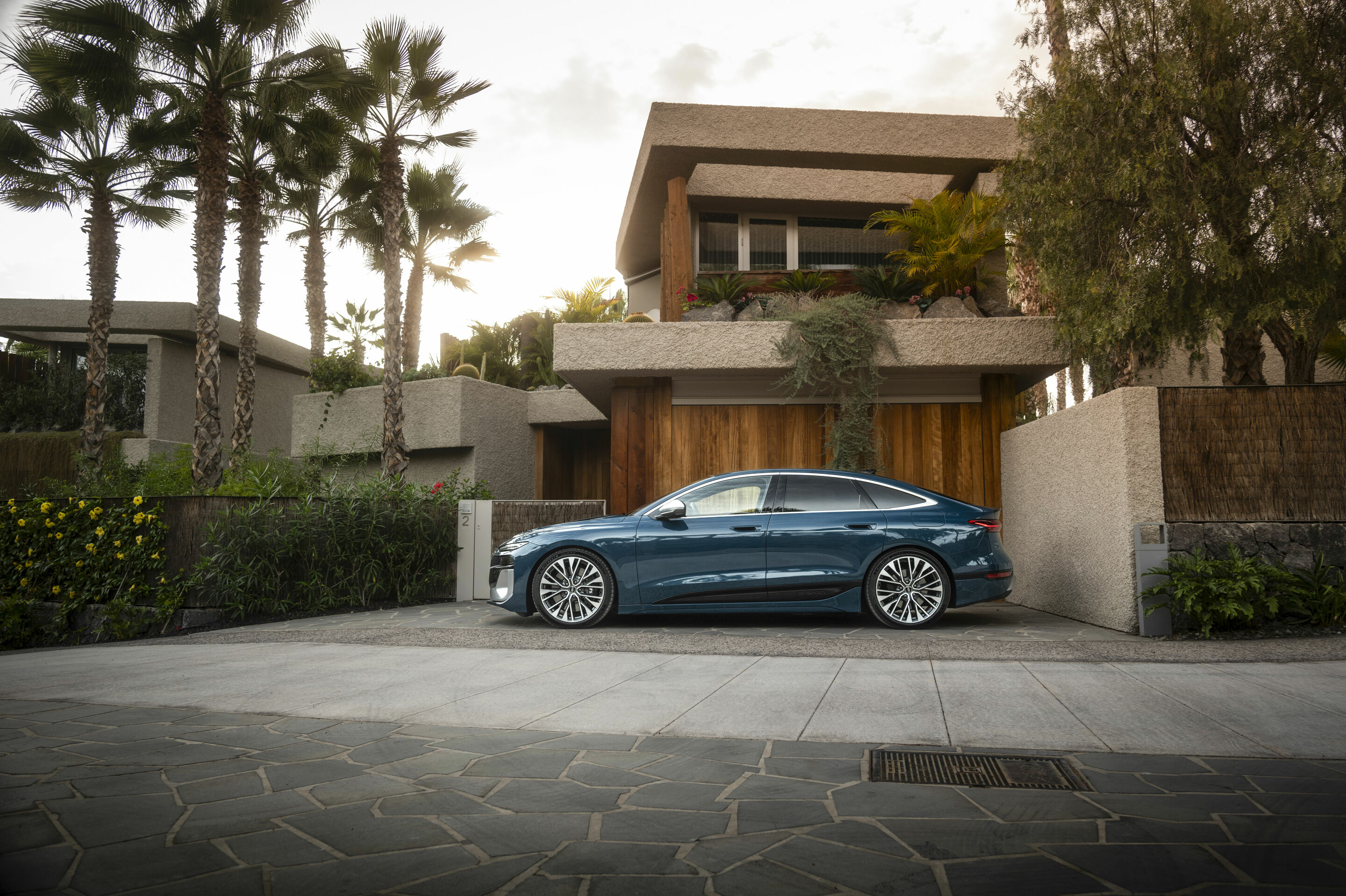 Audi S6 Sportback e-tron - Standaufnahme,
Farbe: Malpeloblau Metallic