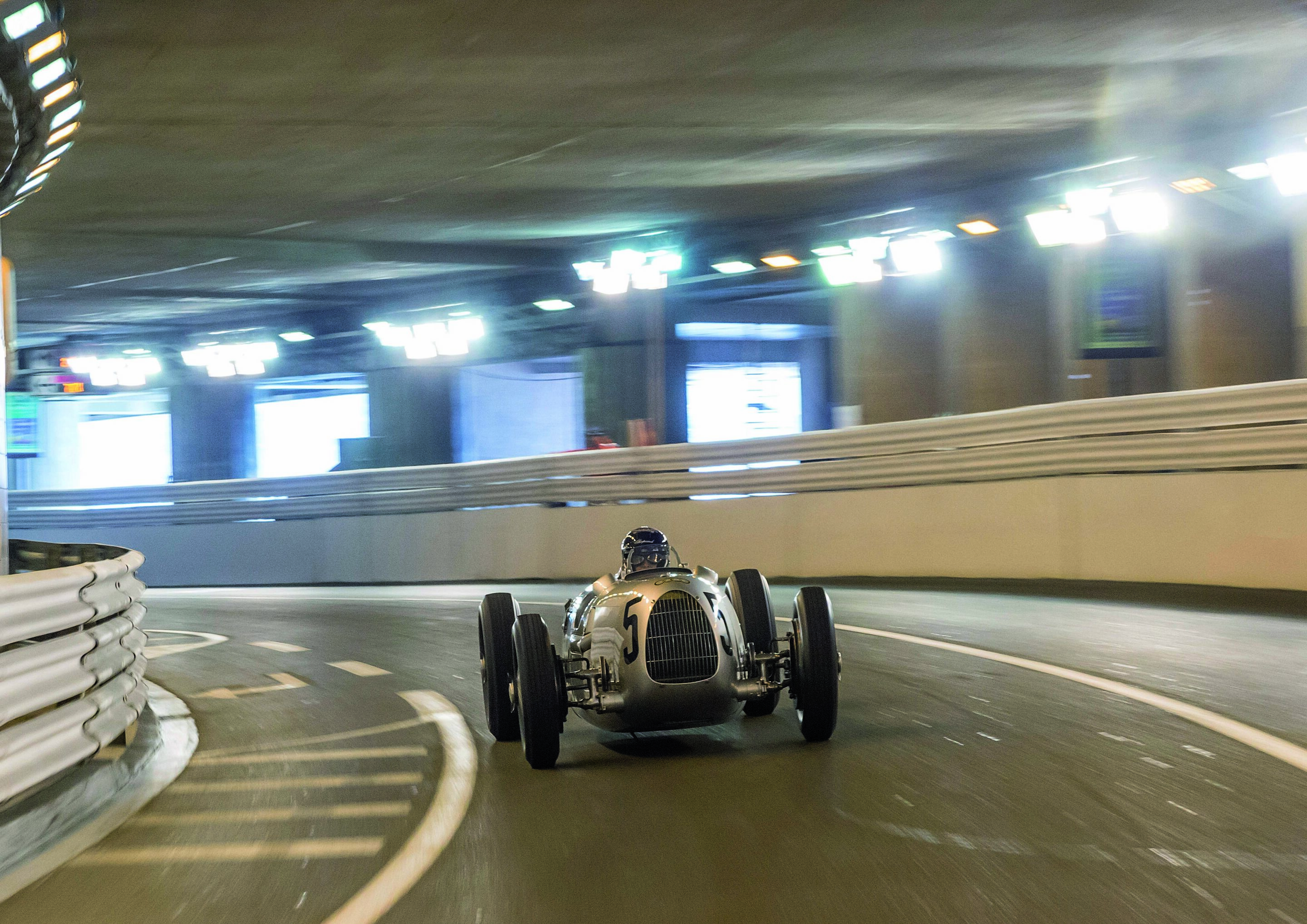 Audi Tradition mit Jacky Ickx in Monte Carlo - Der Typ C im Tunnel.