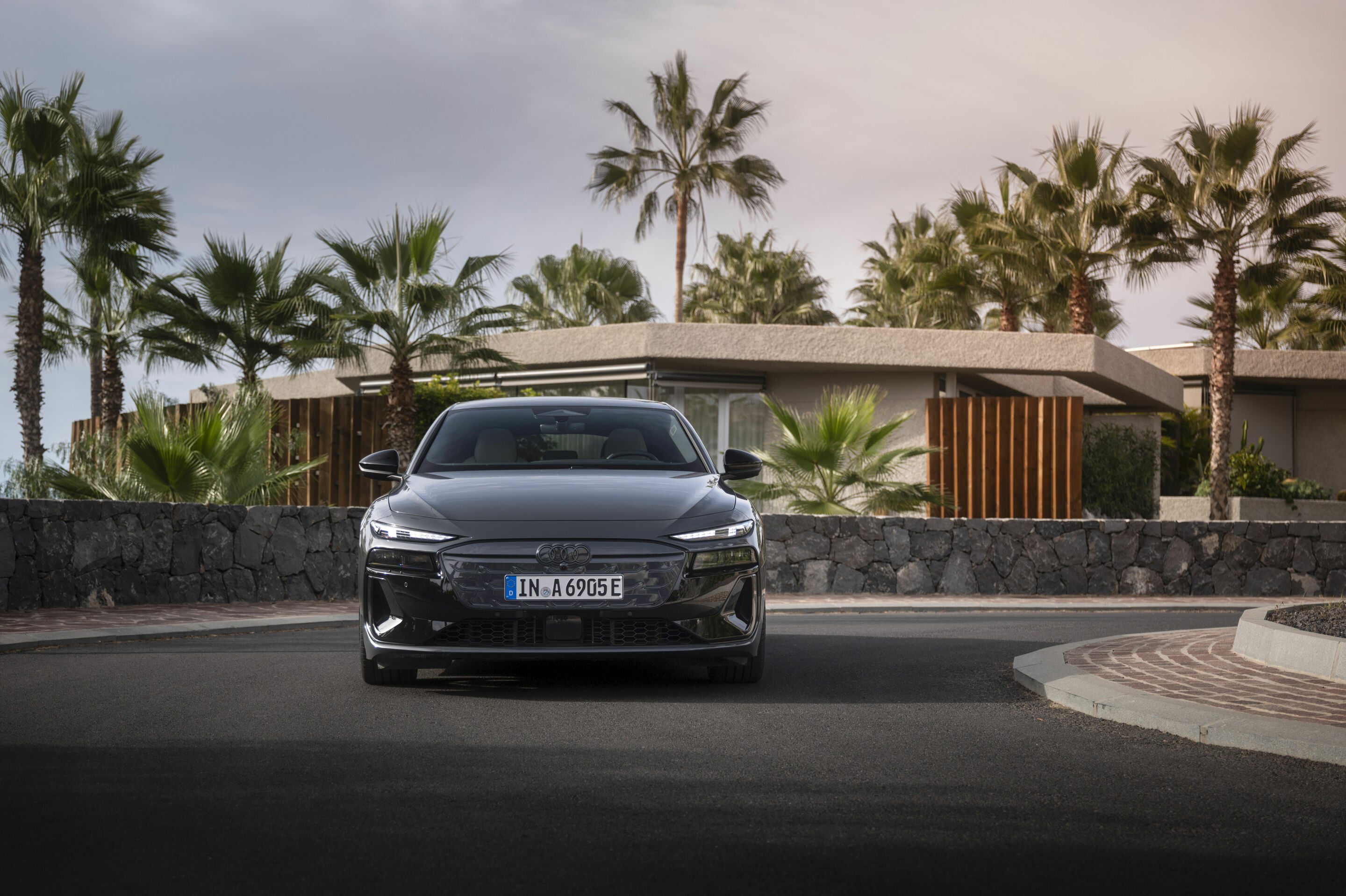 Audi A6 Avant e-tron - Standaufnahme,
Farbe: Magnetgrau