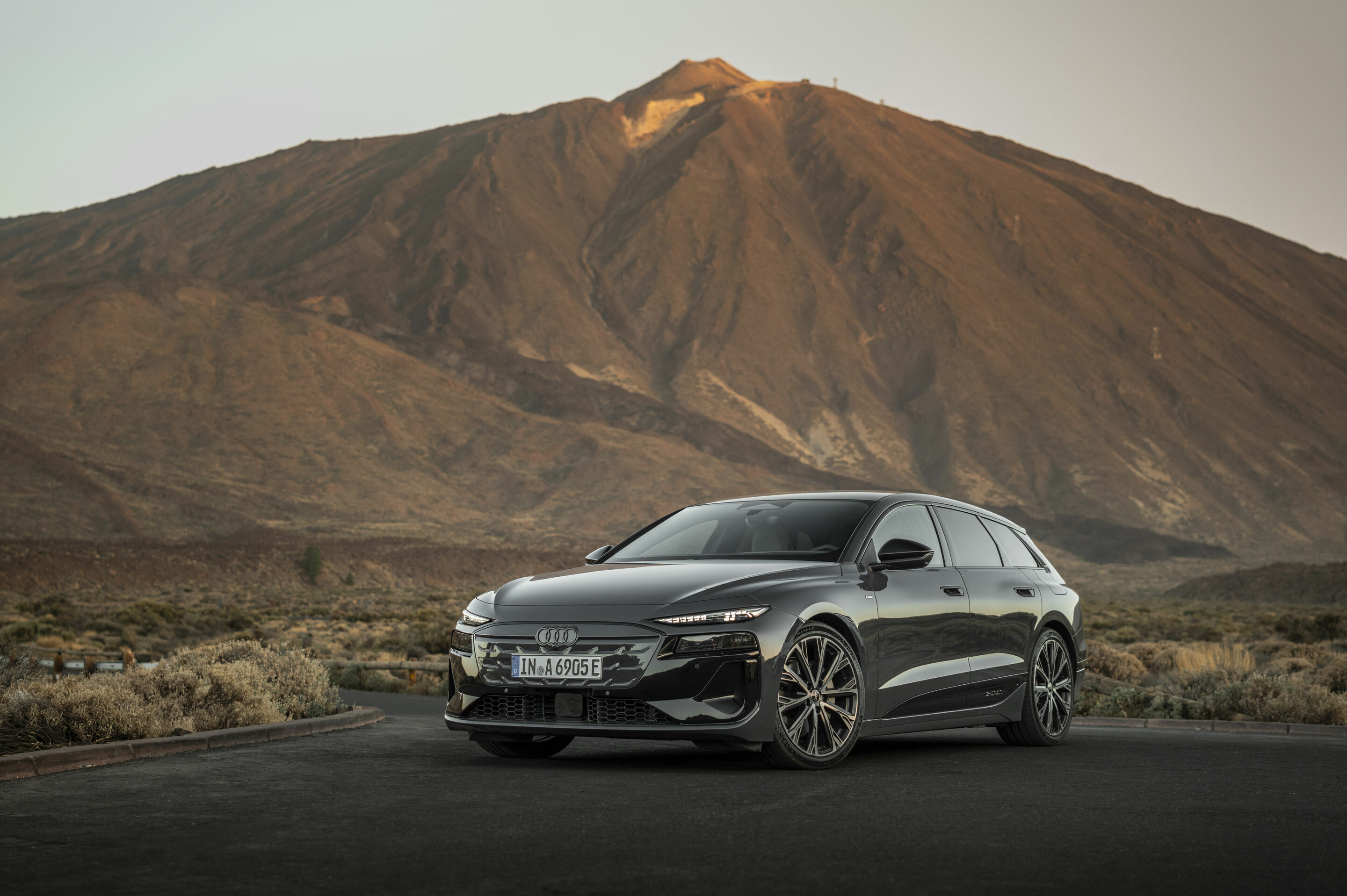 Audi A6 Avant e-tron - Standaufnahme,
Farbe: Magnetgrau