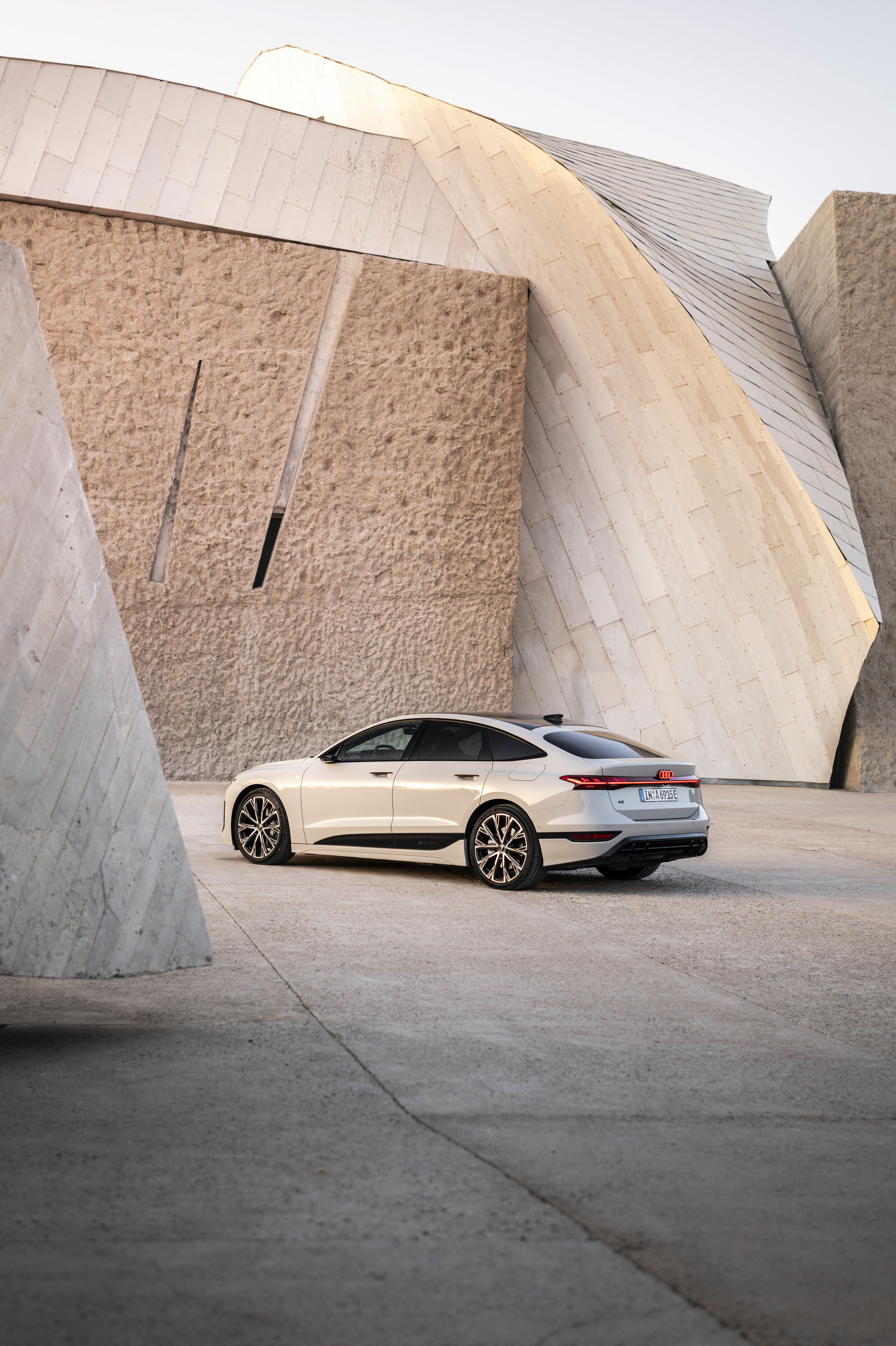 Audi A6 Sportback e-tron - Static photo,
Colour: Siam beige metallic