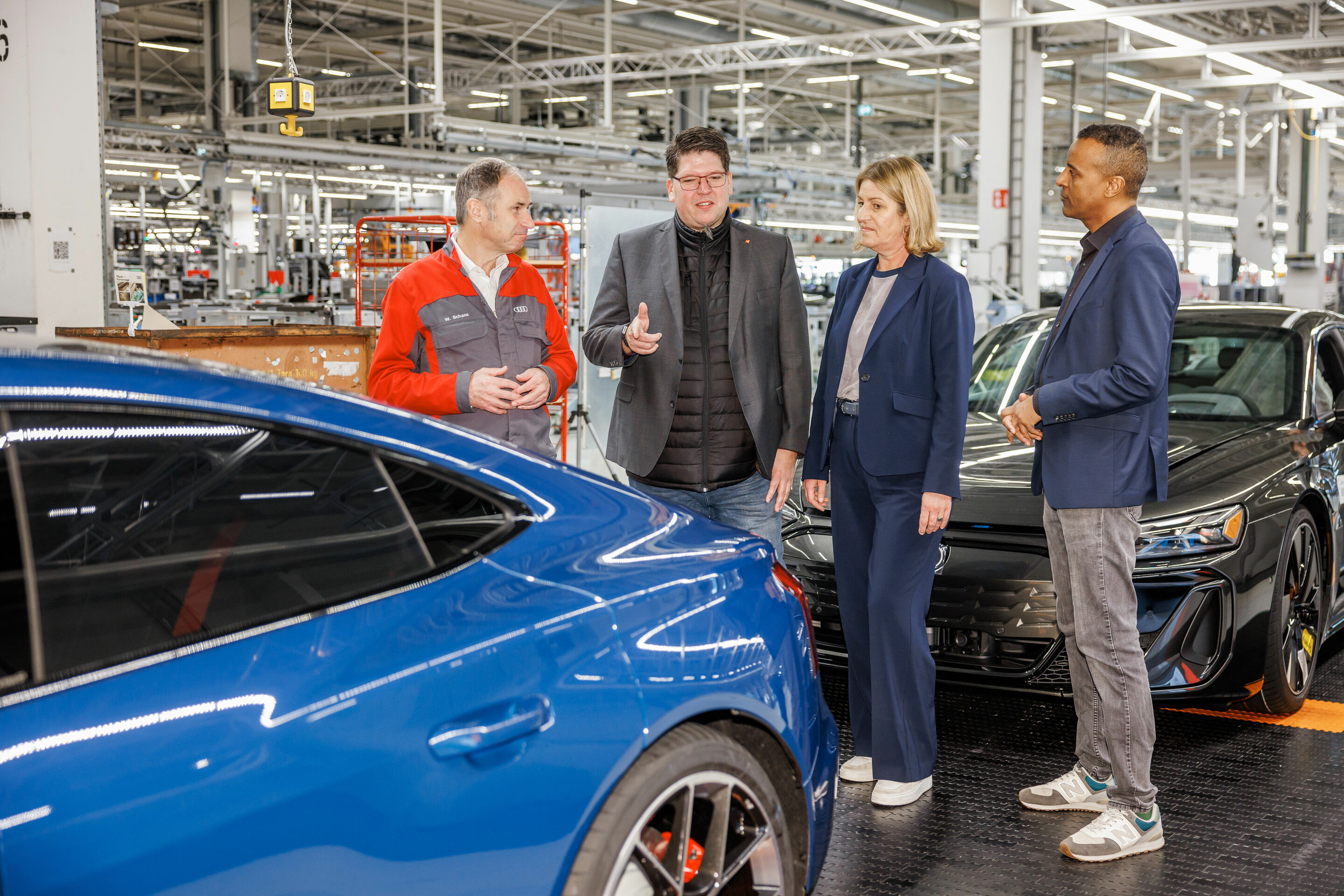 Bezirksleitung der IG Metall Baden-Württemberg besucht Audi Werk Neckarsulm - Wolfgang Schanz, Alexander Reinhart, Barbara Resch und Jonas Berhe (v.l.n.r.) bei der Besichtigung der Böllinger Höfe.
