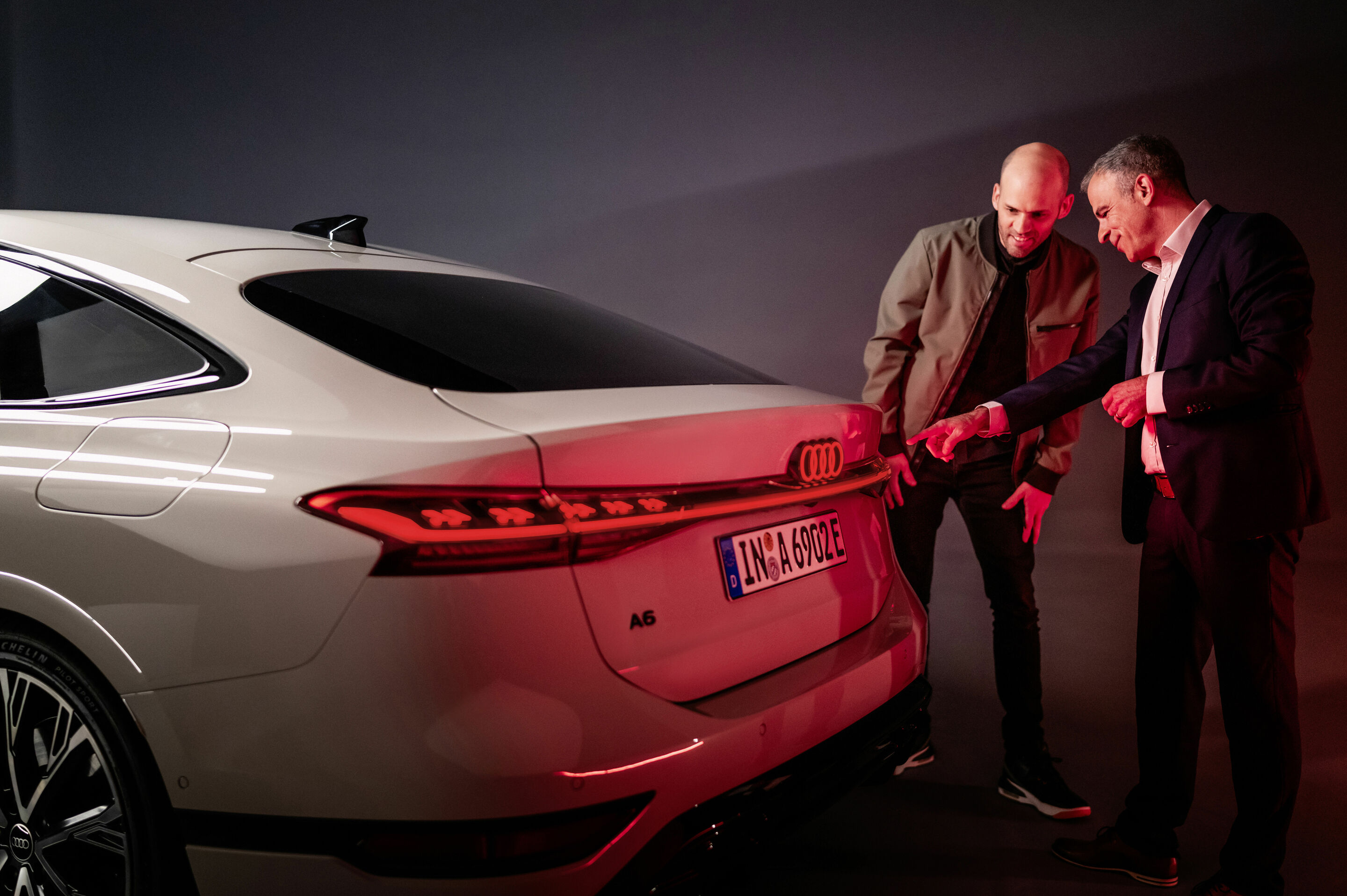 Illuminating insights! - Stefan Staudacher (right), head of rear lighting development, and lighting designer Christoph Häußinger (left) converse about the digital light signature of the new A6 Sportback e-tron.