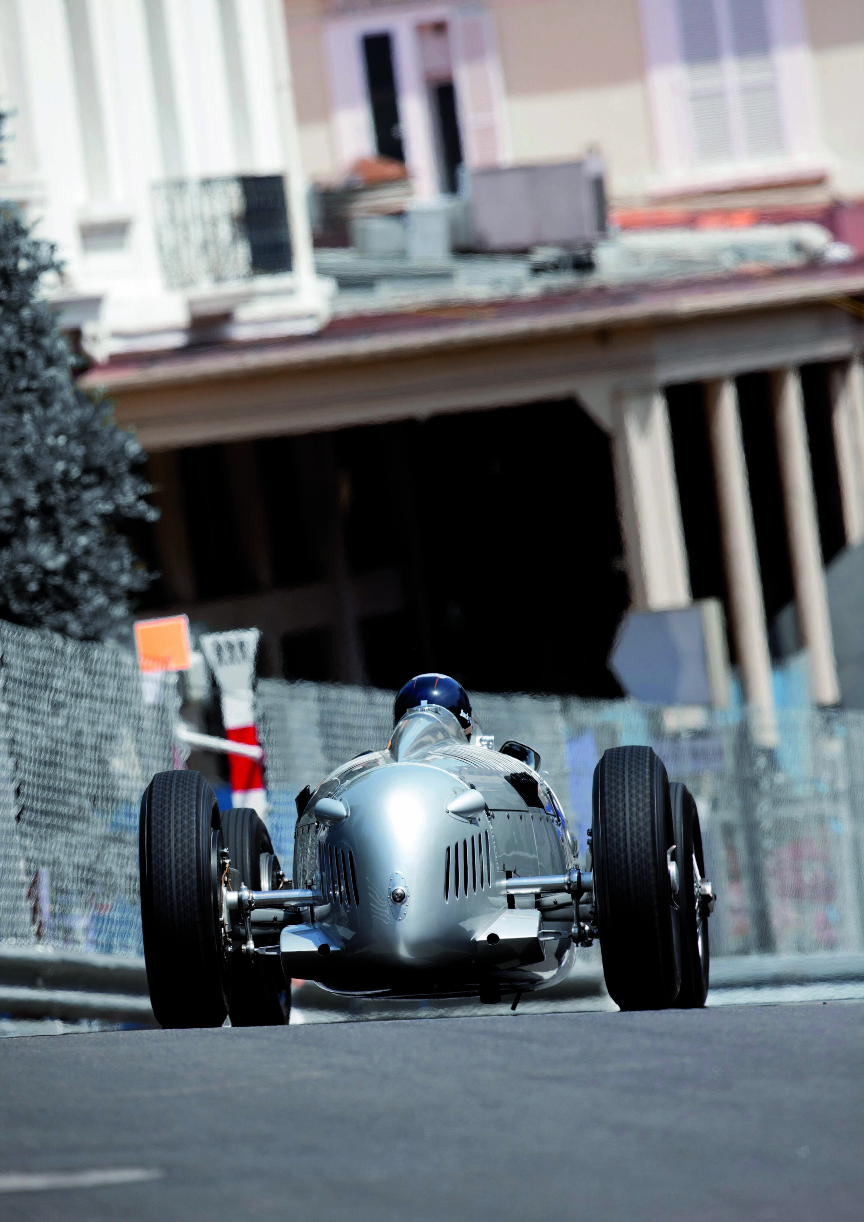 Audi Tradition mit Jacky Ickx in Monte Carlo - Der Typ C auf der Anfahrt zum Hotel Metropole.