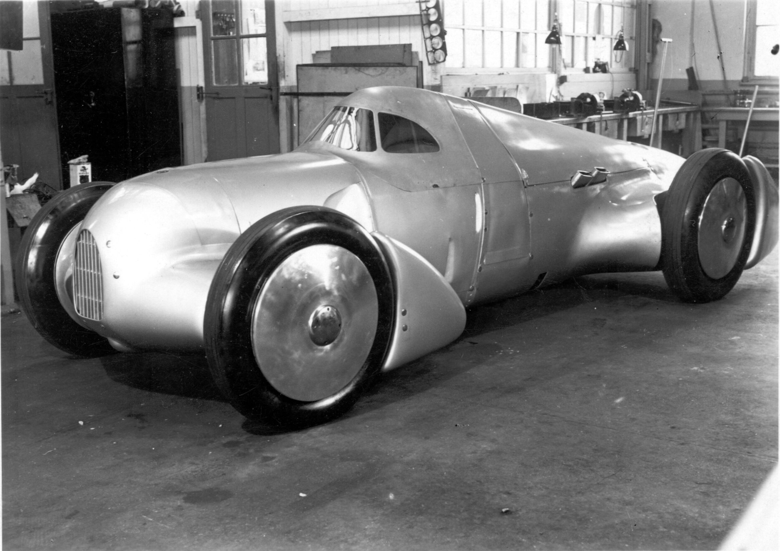 Ninety years ago, in February 1935, a spectacular attempt to break speed records took place in Italy - Ninety years ago, in February 1935, a spectacular attempt to break speed records took place in Italy. On February 15, the car piloted by Hans Stuck...