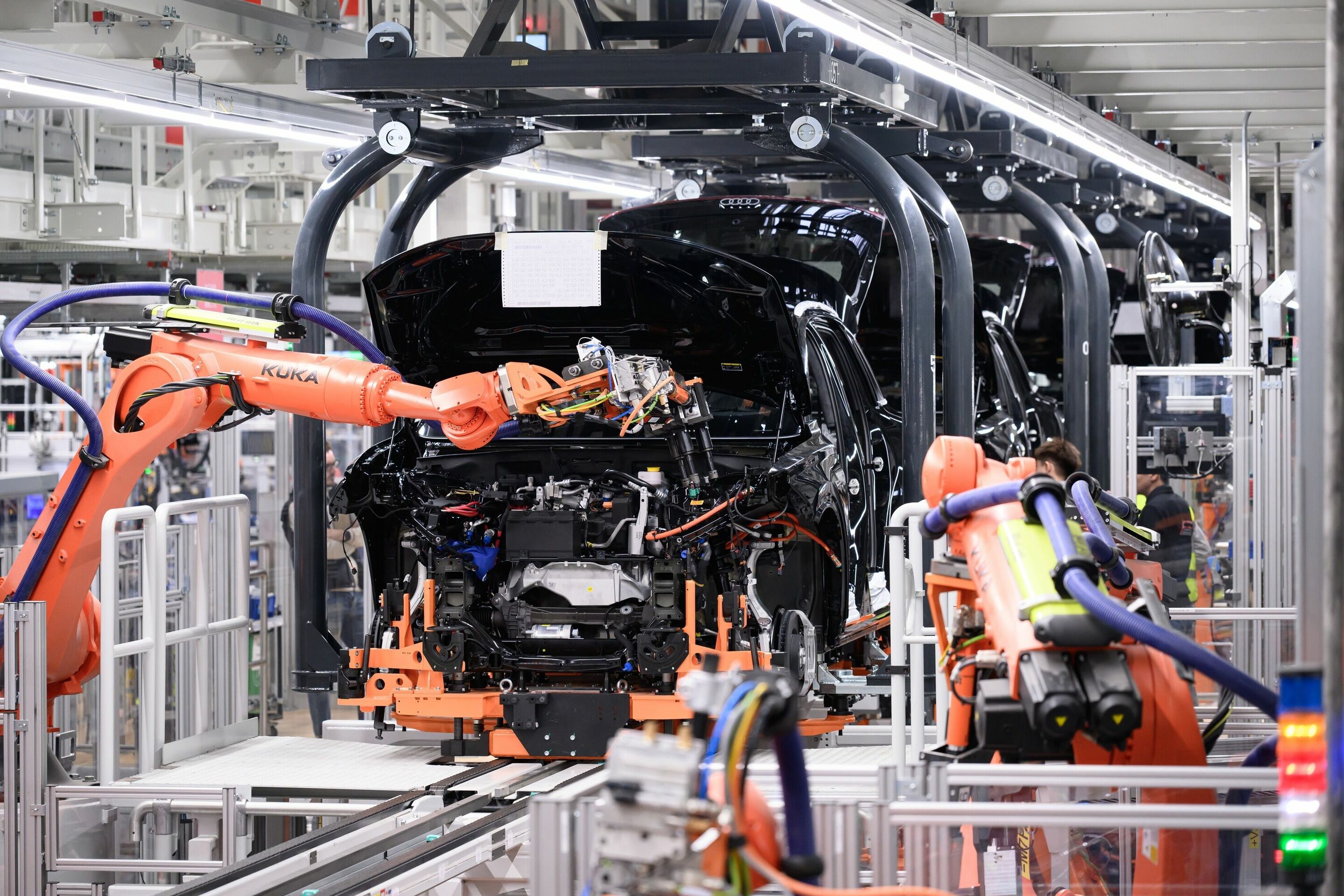 Neues Audi Werk in China startet Produktion von Elektromodellen - Hochmoderne Produktion bei der Audi FAW NEV Company in Changchun: Fahrzeugmontage