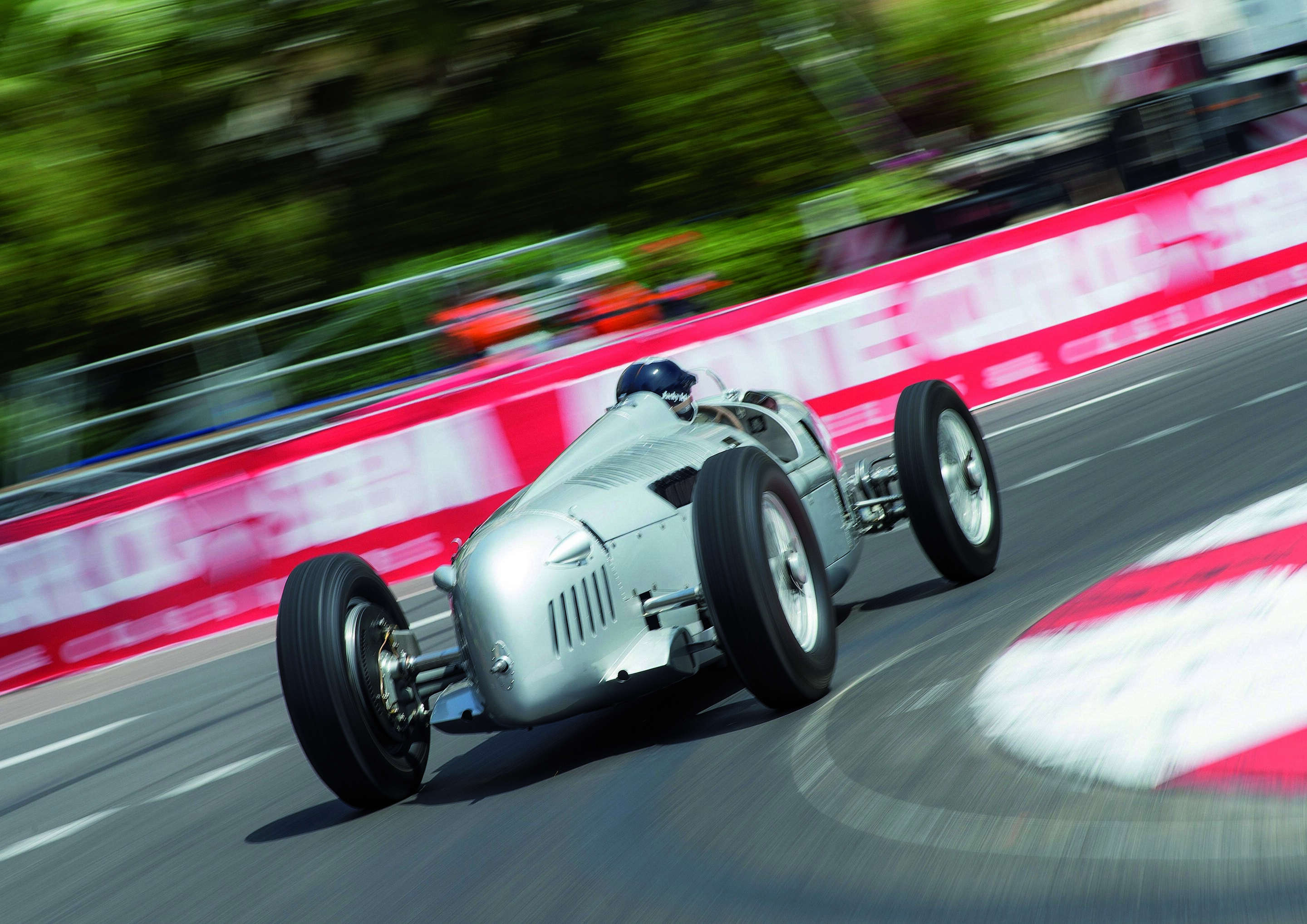 Audi Tradition mit Jacky Ickx in Monte Carlo - Der Auto Union Typ C an der Saint-Dévote.