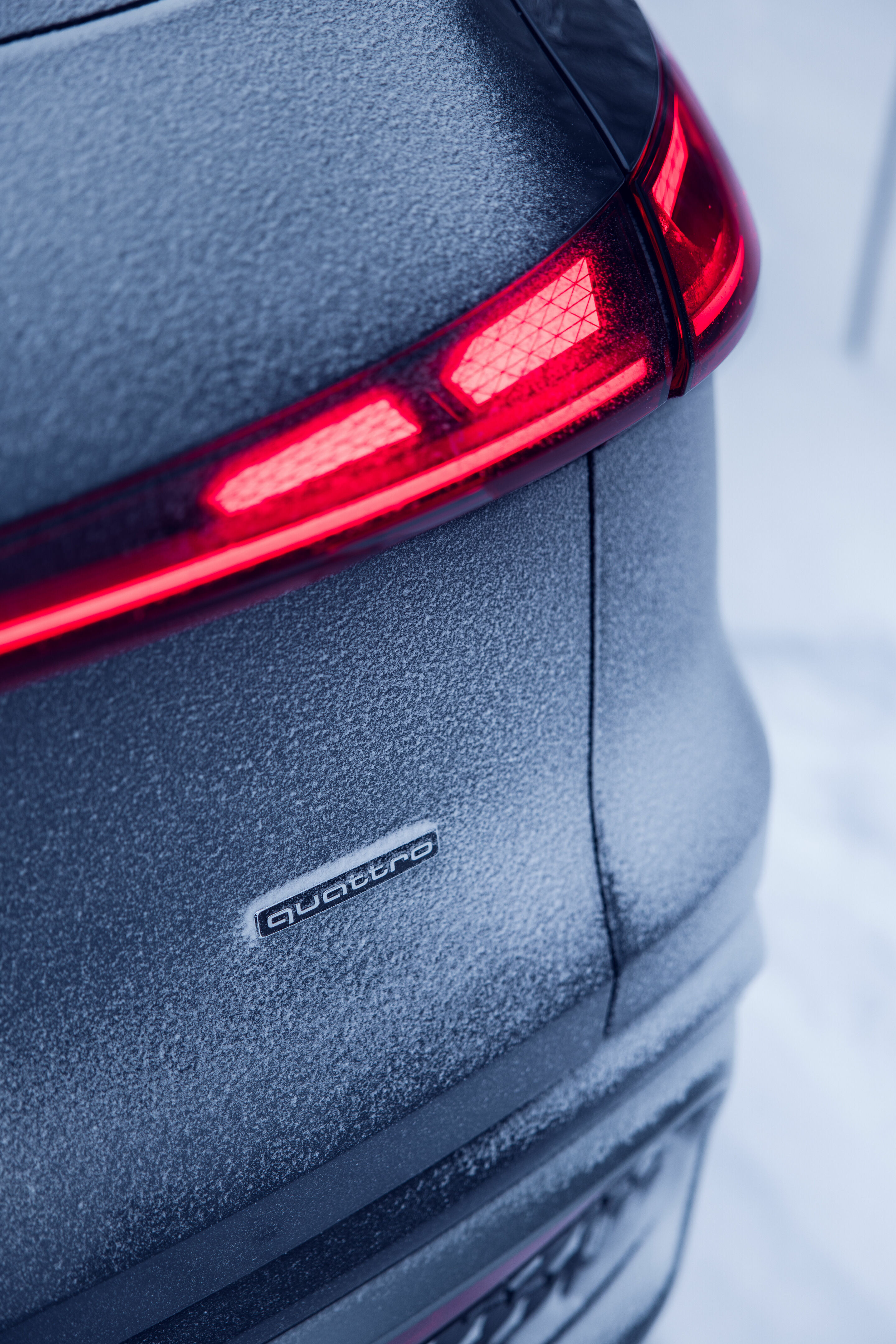Audi Q5 SUV - Audi Q5 SUV im Schnee
Detail,
Farbe: Tamboragrau Metallic