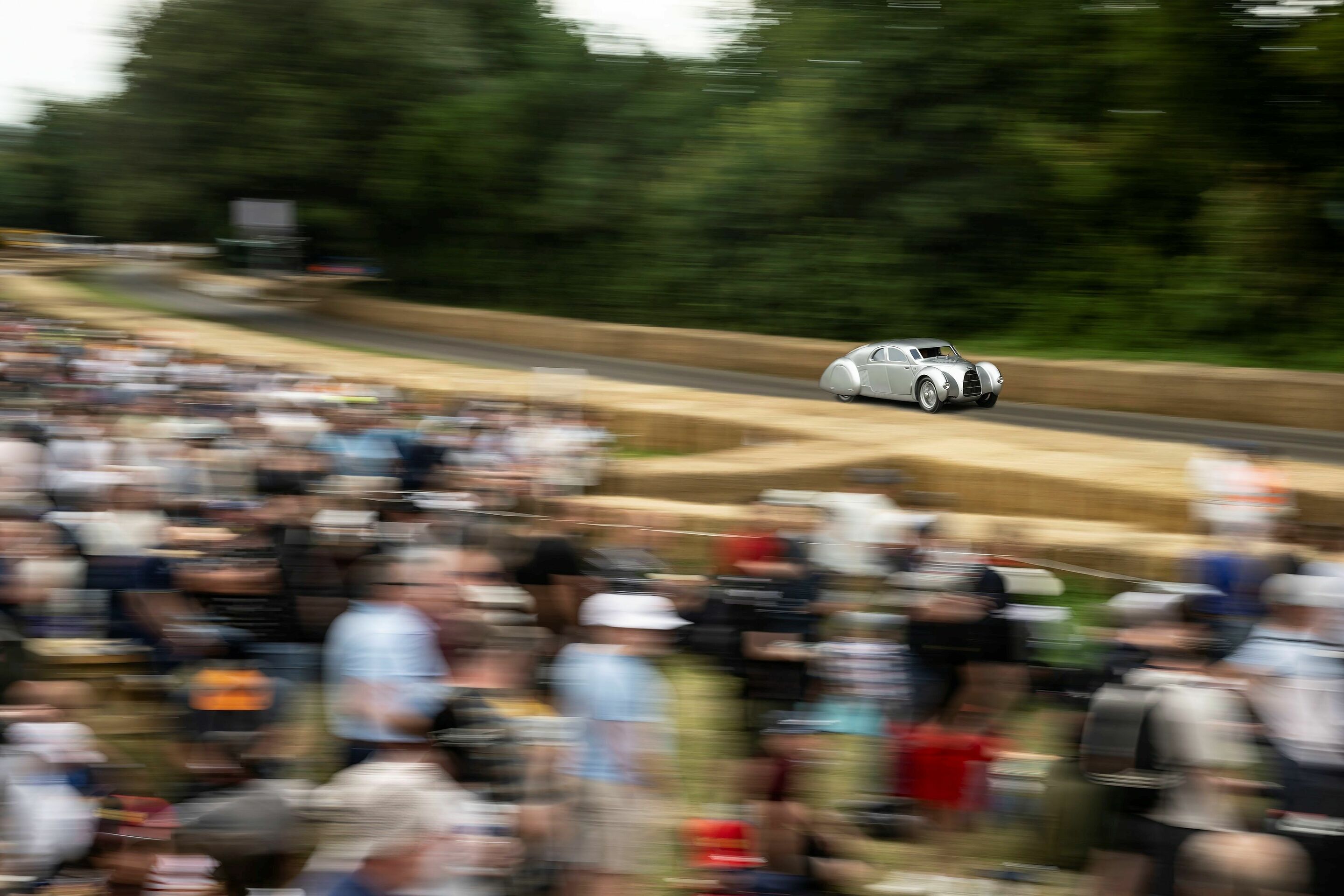 Audi Tradition startet in die Saison 2025 - Audi Tradition beim Goodwood Festival of Speed 2024. Hans-Joachim Stuck am Steuer des Auto Union Typ 52.