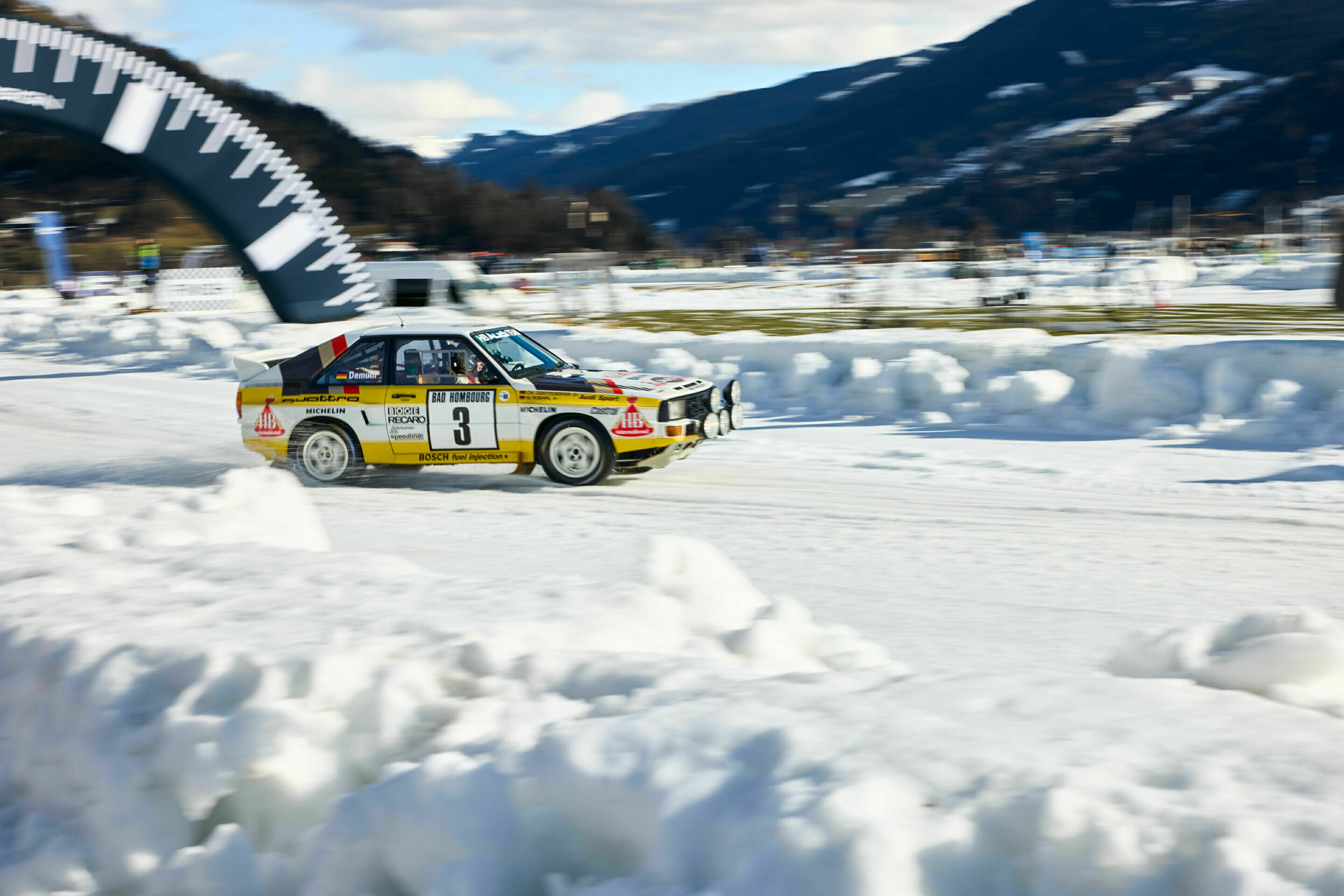 Audi Tradition startet in die Saison 2025 - Der zweifache Deutsche Rallyemeister Harald Demuth pilotiert beim F.A.T. Ice Race im österreichischen Zell am See (1. Februar 2025) einen Audi Sport quattro Rallye des Baujahrs 1984.