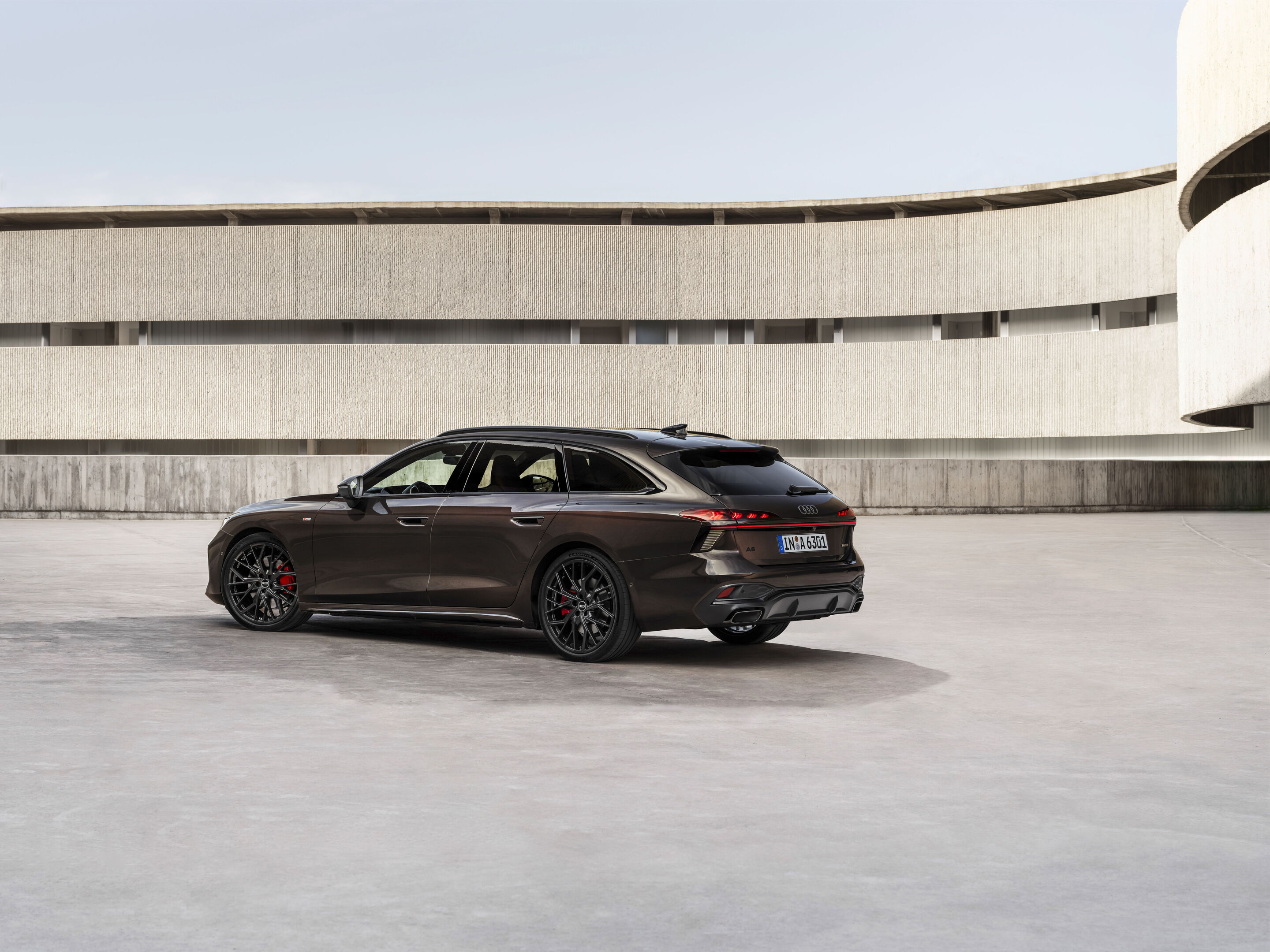 Audi A6 Avant - Static photo, 
Colour: Madeira Brown metallic