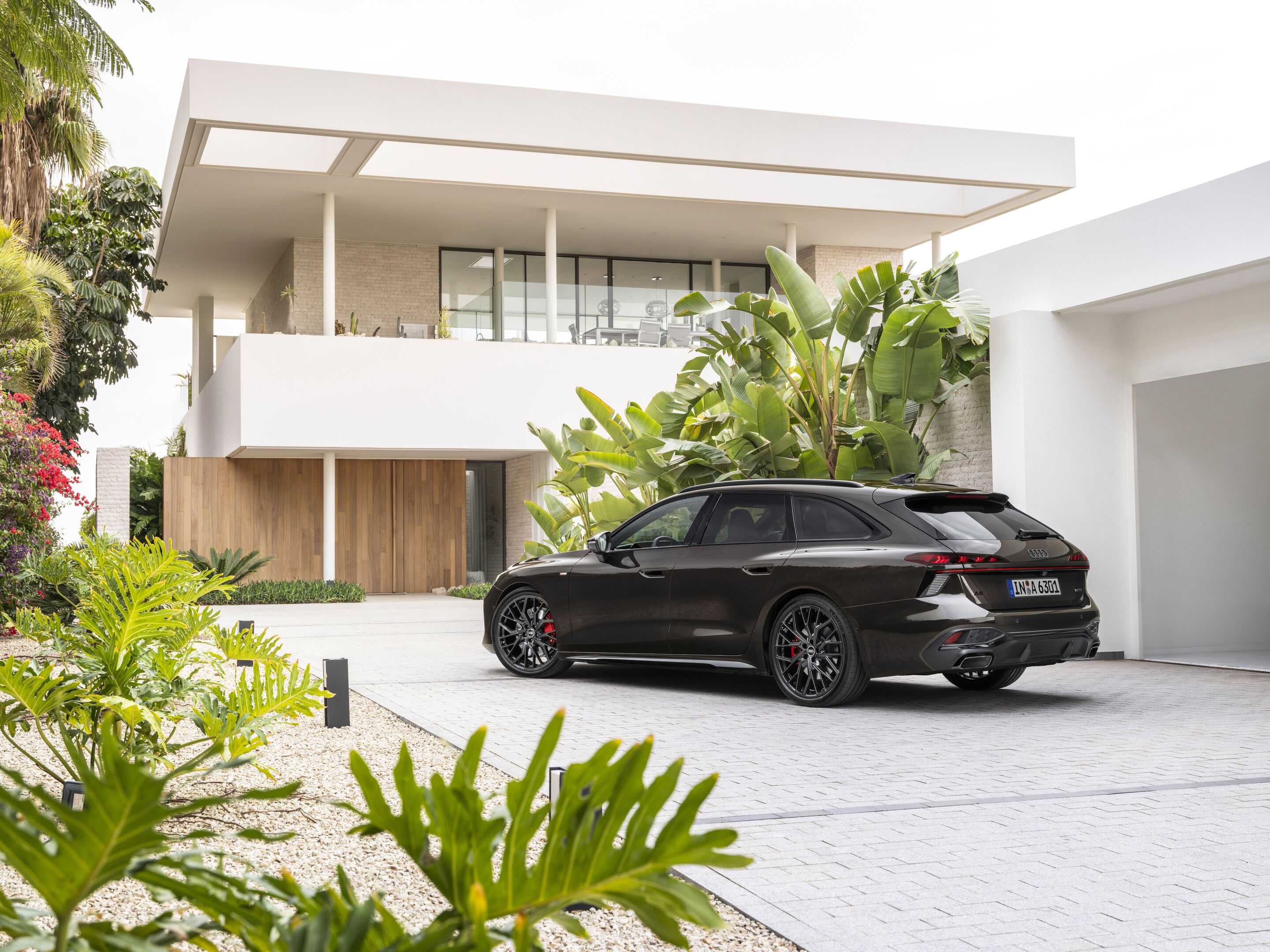 Audi A6 Avant - Standaufnahme,
Farbe: Madeirabraun Metallic