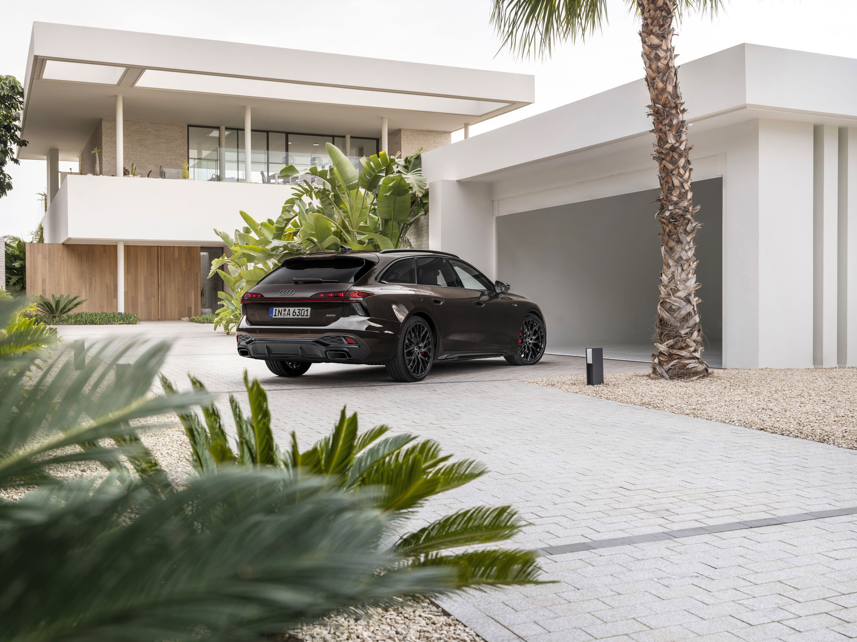 Audi A6 Avant - Standaufnahme, 
Farbe: Madeirabraun Metallic