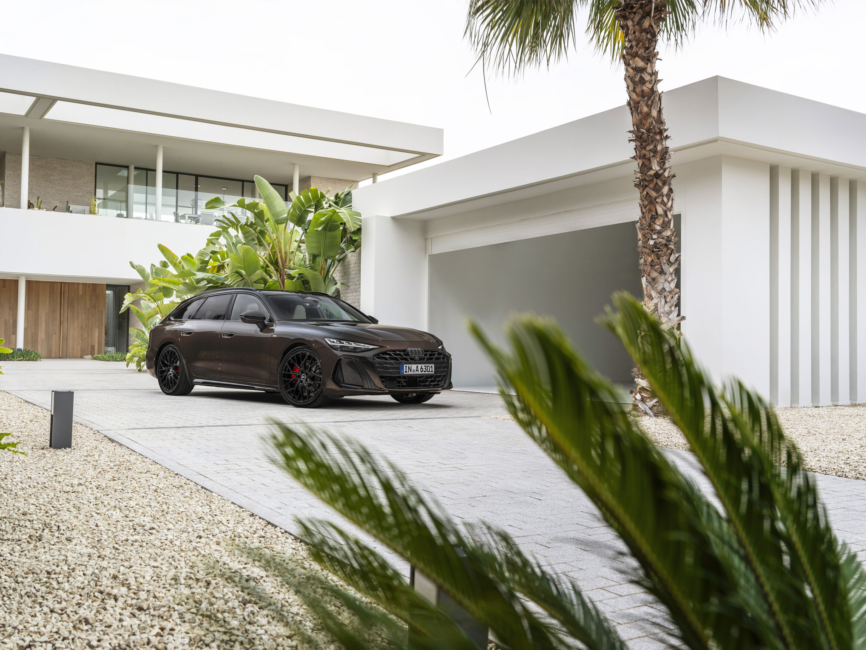 Audi A6 Avant - Standaufnahme, 
Farbe: Madeirabraun Metallic