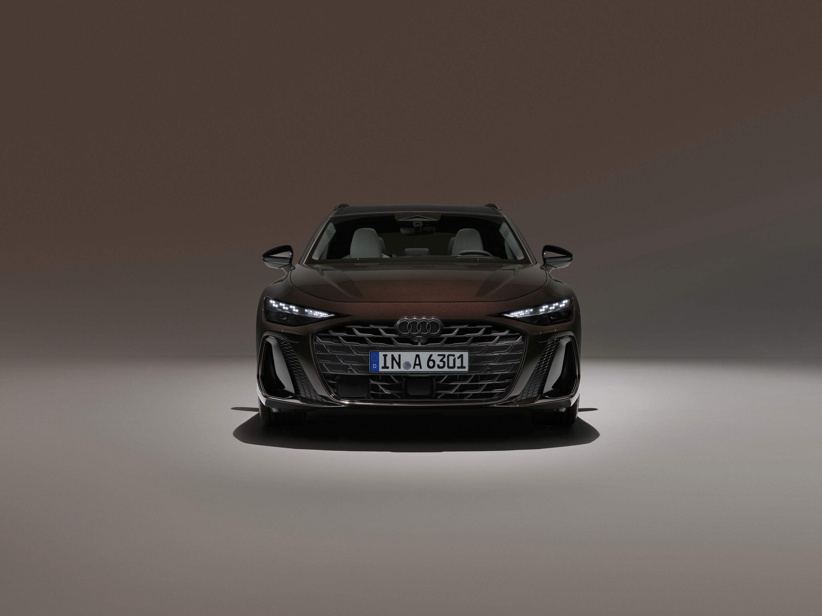 Audi A6 Avant - Standaufnahme, 
Farbe: Madeirabraun Metallic