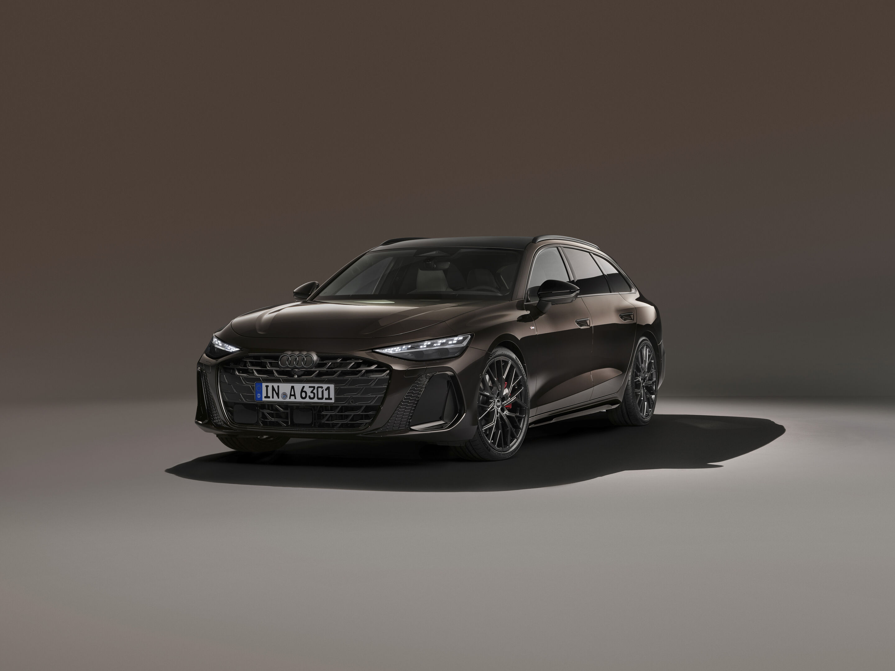 Audi A6 Avant - Standaufnahme, 
Farbe: Madeirabraun Metallic