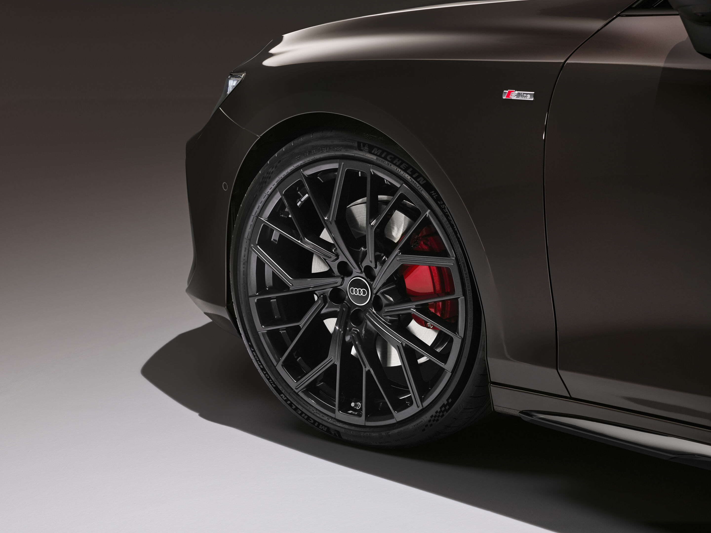 Audi A6 Avant - Detail,
Farbe: Madeirabraun Metallic
