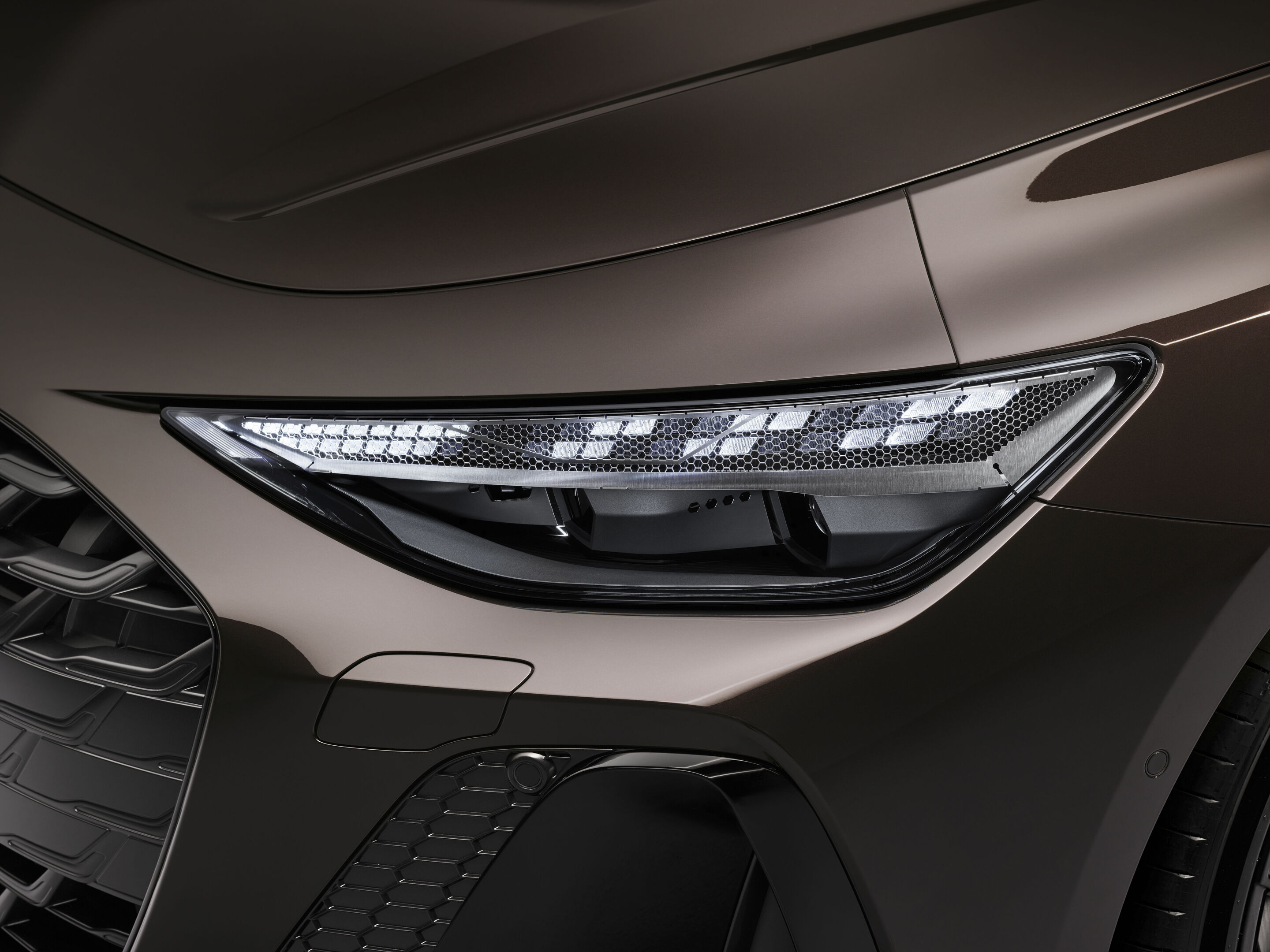 Audi A6 Avant - Detail,
Farbe: Madeirabraun Metallic