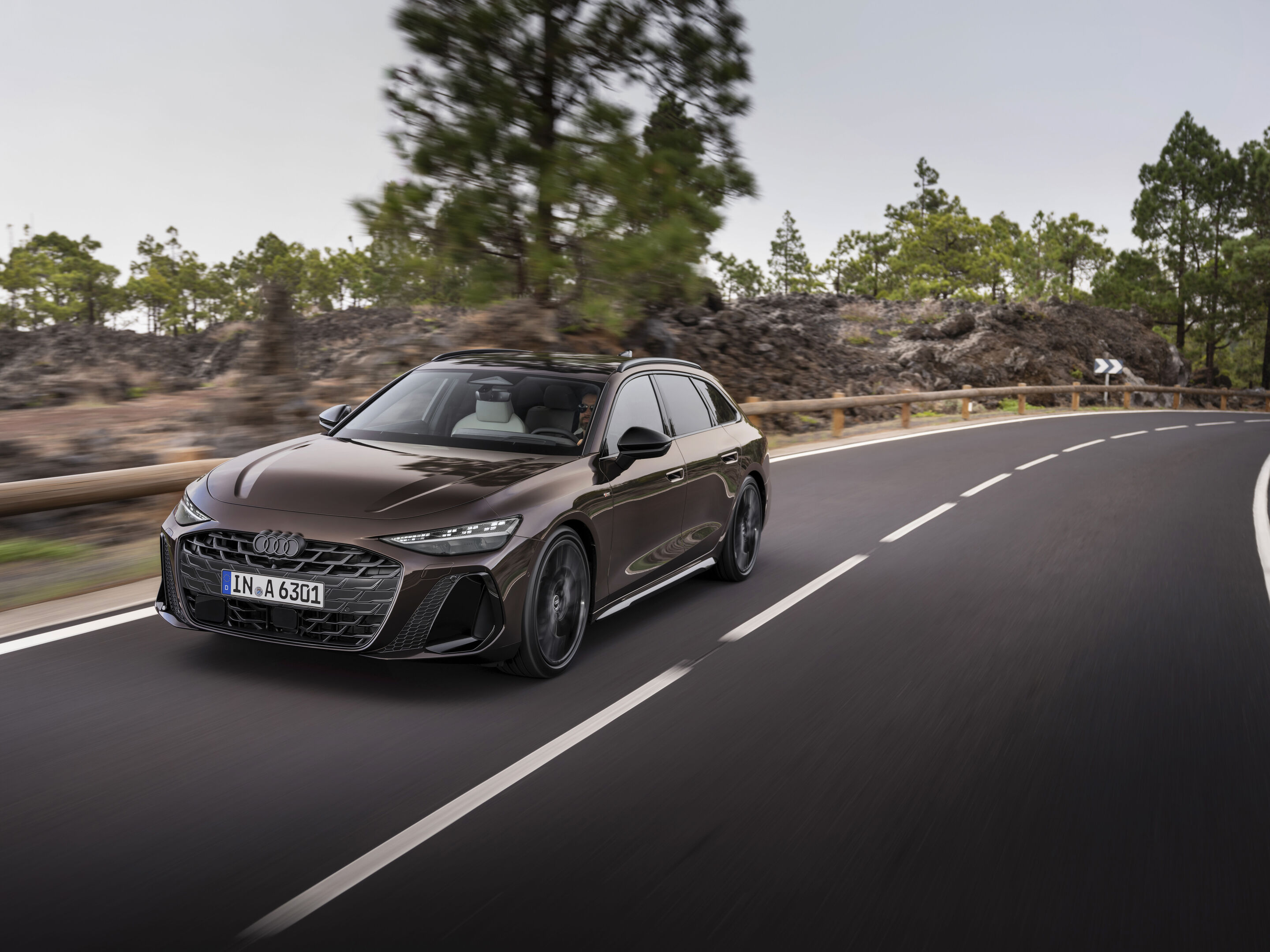 Audi A6 Avant - Fahraufnahme,
Farbe: Madeirabraun Metallic
