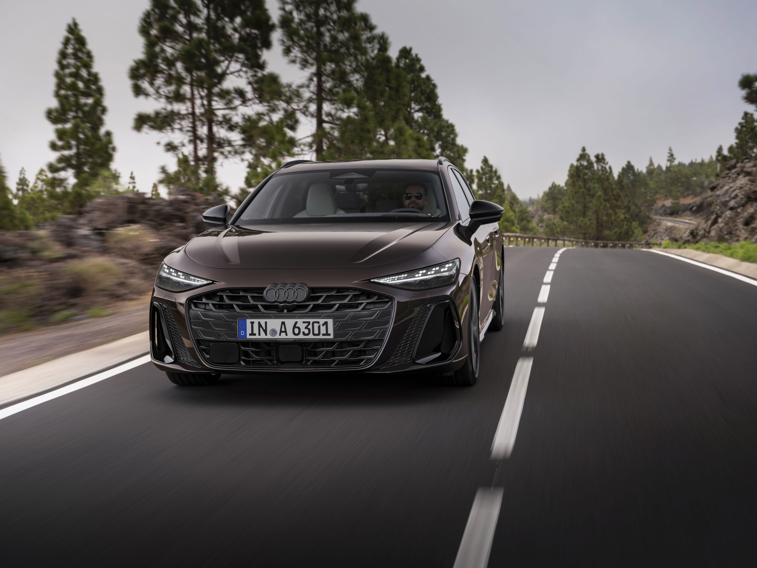 Audi A6 Avant - Dynamic photo, 
Colour: Madeira Brown metallic