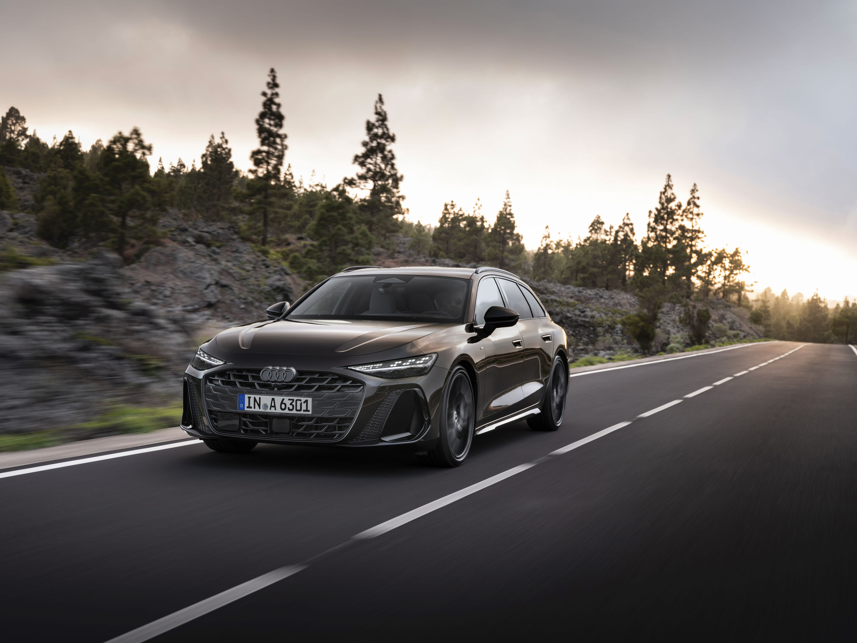 Audi A6 Avant - Fahraufnahme, 
Farbe: Madeirabraun Metallic