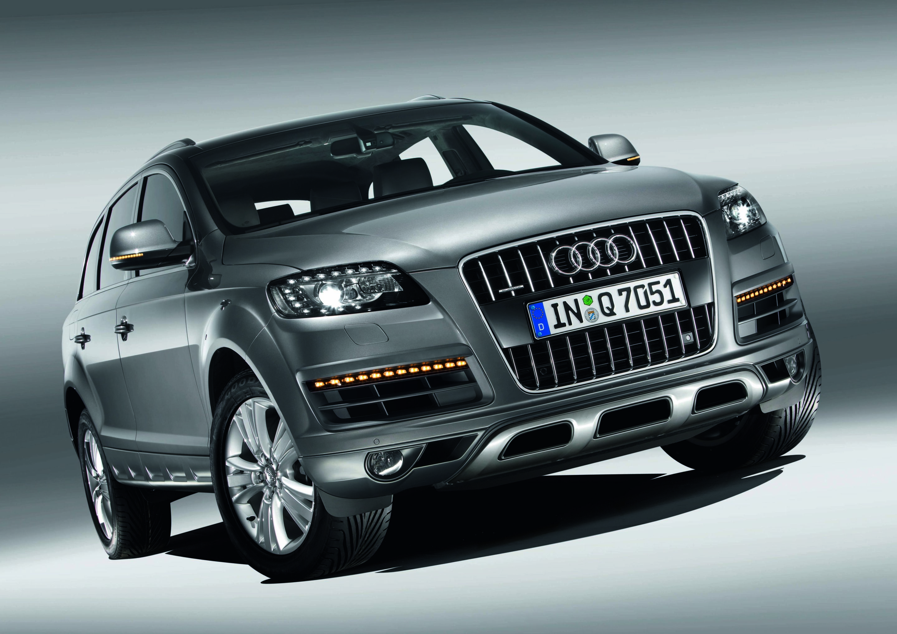 Audi Q7 - Colour: Graphite grey