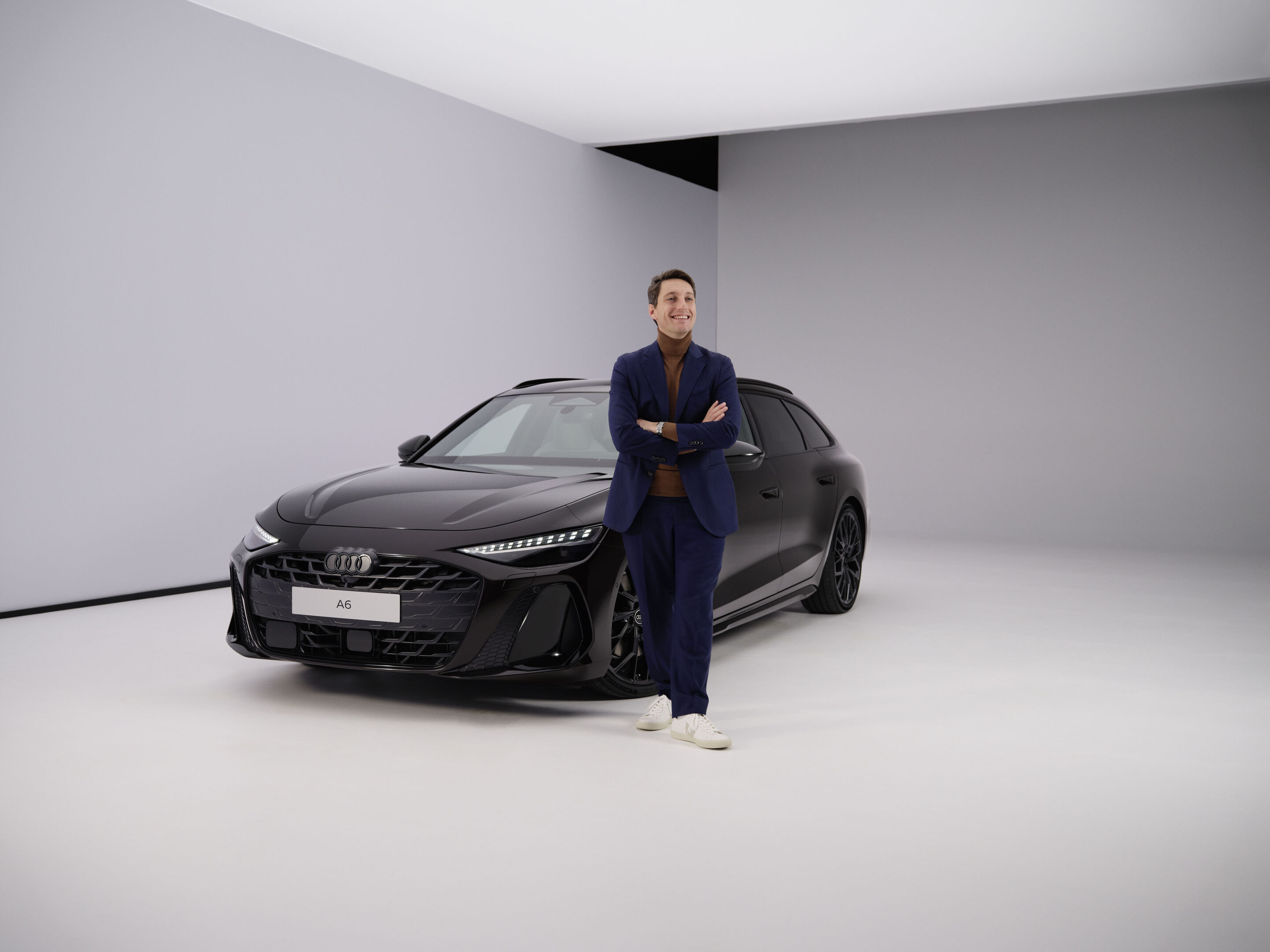 Audi A6 Avant - Geoffrey Bouquot, Mitglied des Vorstands der AUDI AG für Technische Entwicklung, am Audi A6 Avant