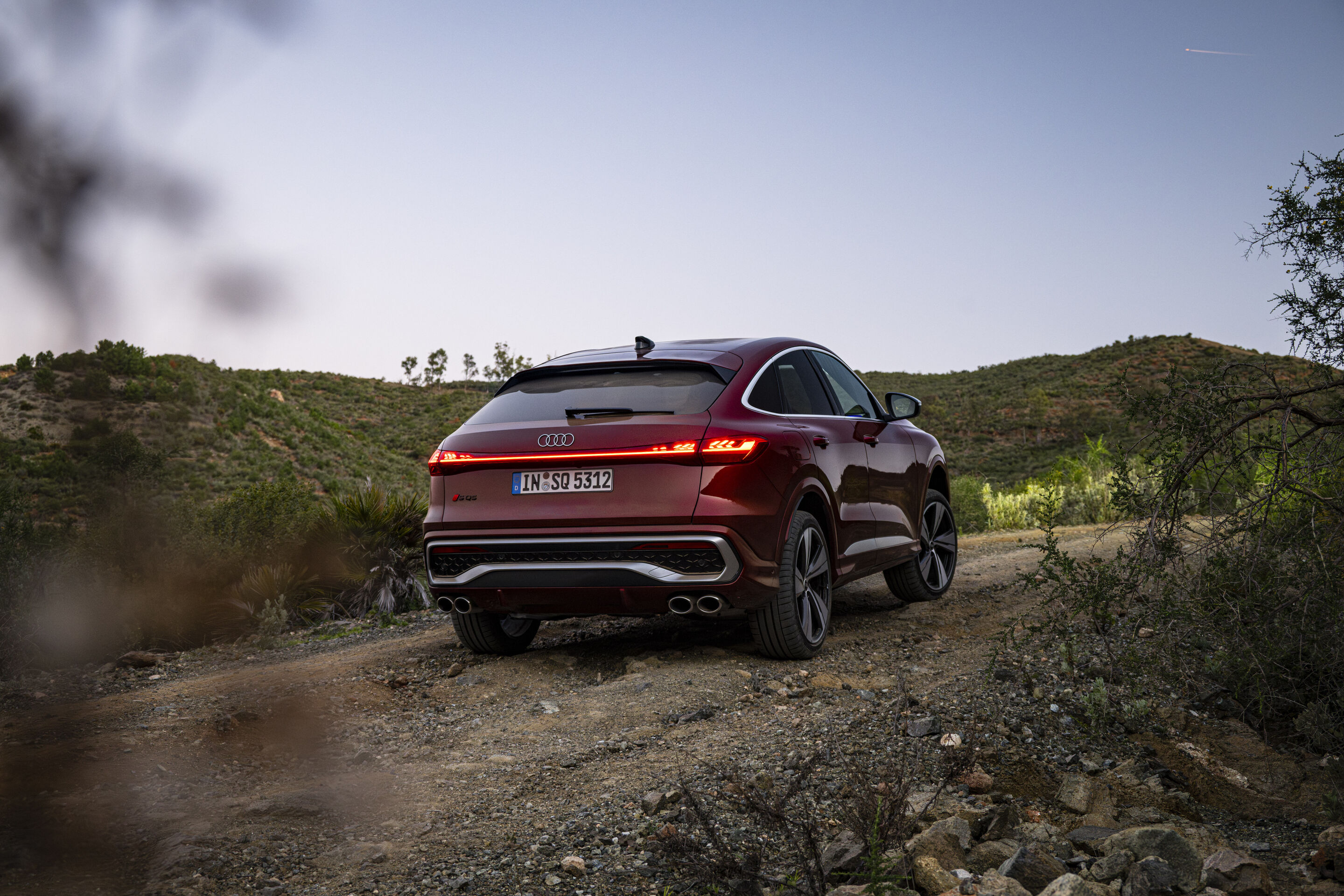 Audi SQ5 Sportback - Standaufnahme,
Farbe: Grenadinrot Metallic