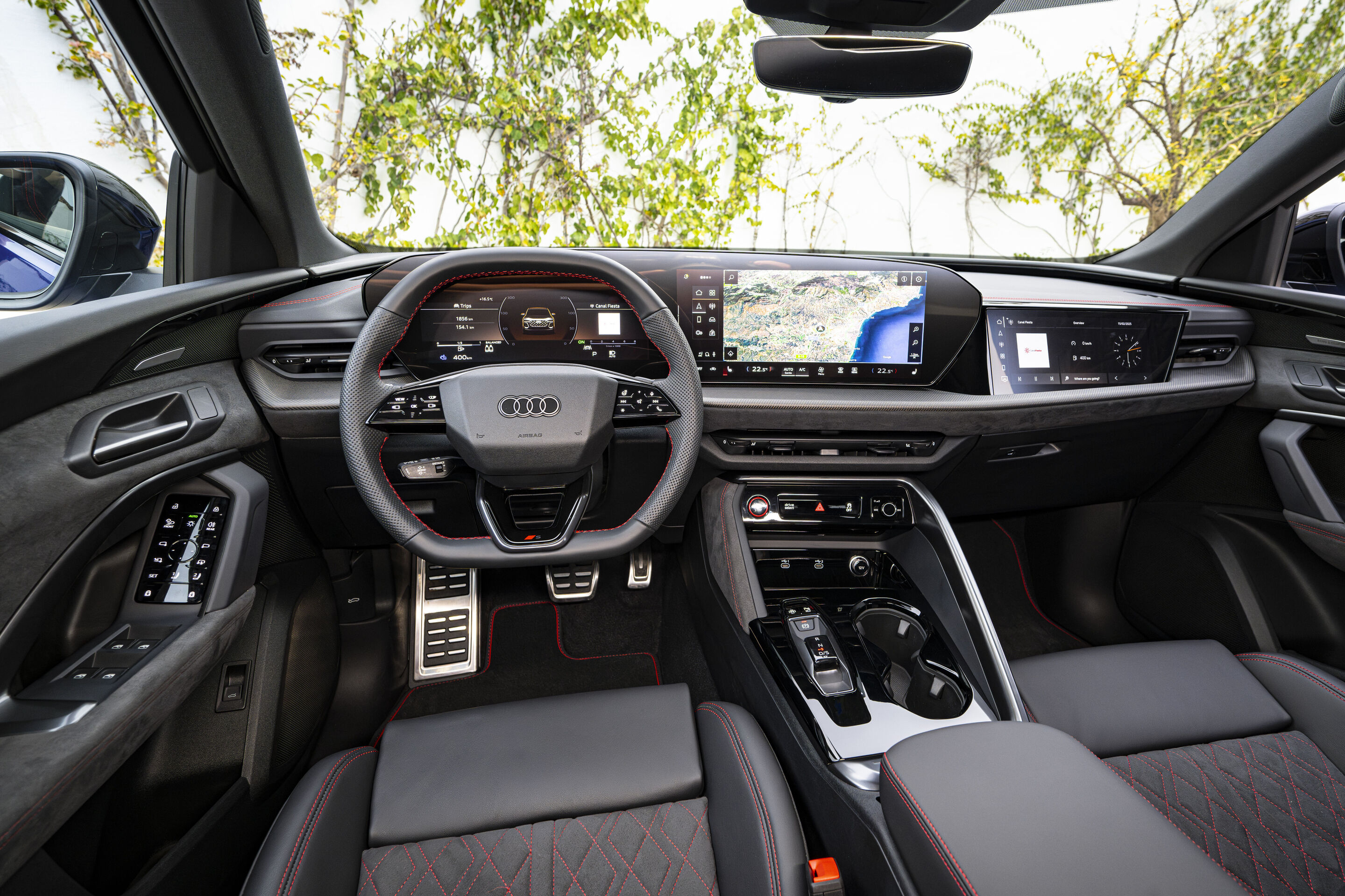 Audi SQ5 - Cockpit,
Farbe: Ultrablau Metallic